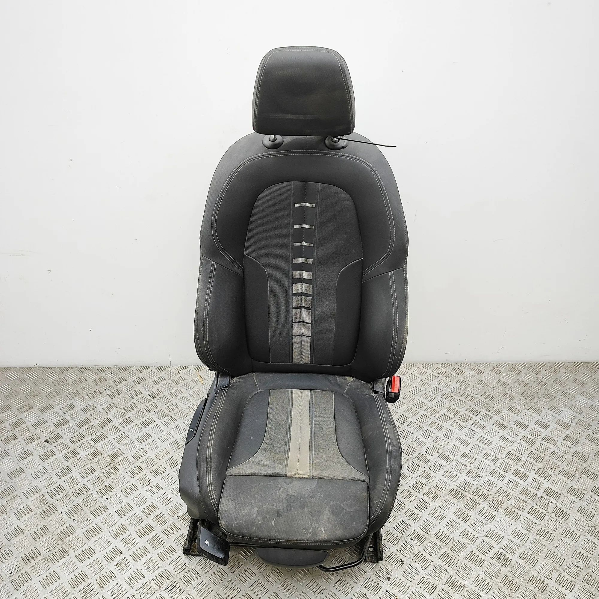 BMW X2 (F39) Front Right Seat Front right seat — BMW X2 (F39) (2018-...) — 73...