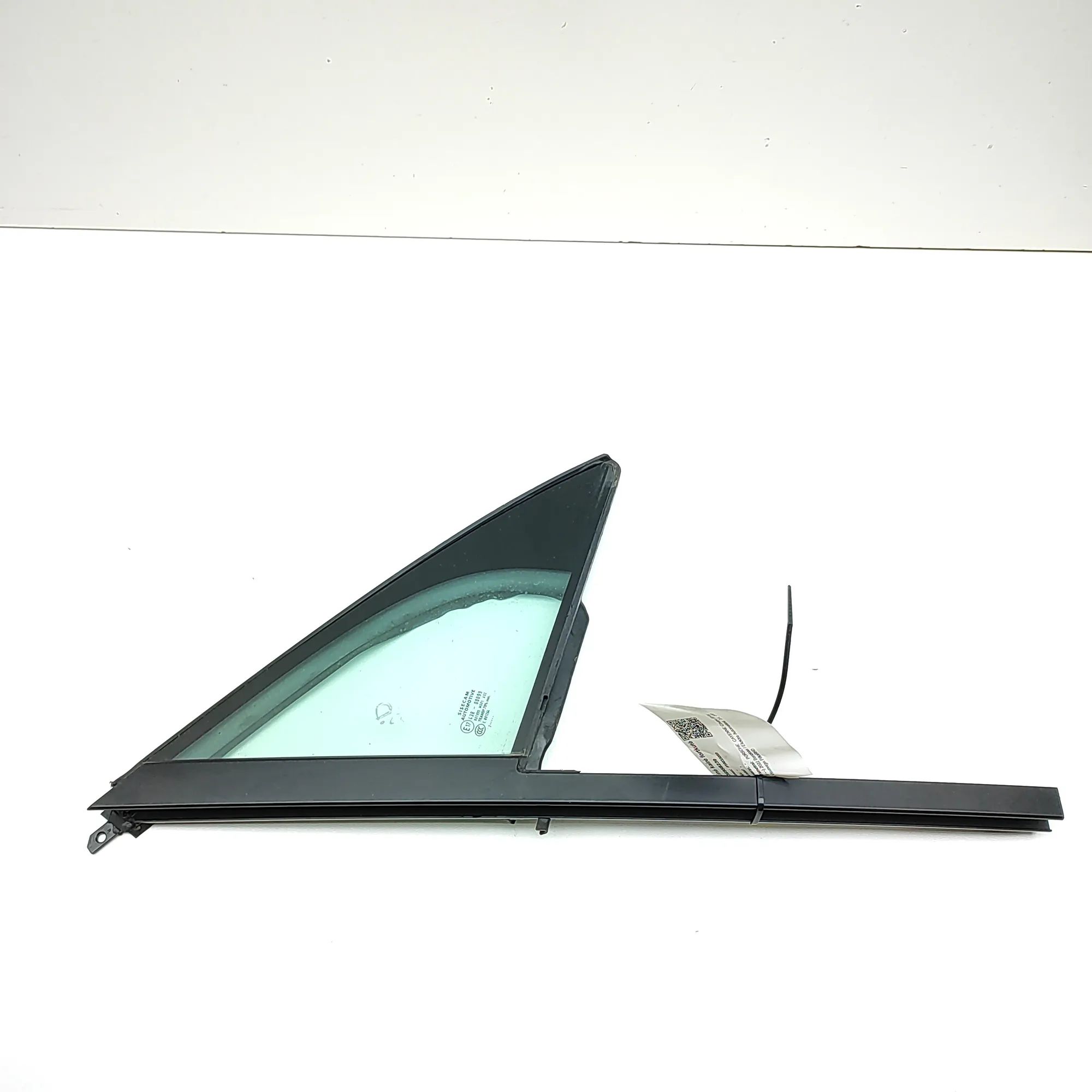 Porsche Cayenne Door quarter window — front right Door quarter window — front right — PORSCHE CAY...