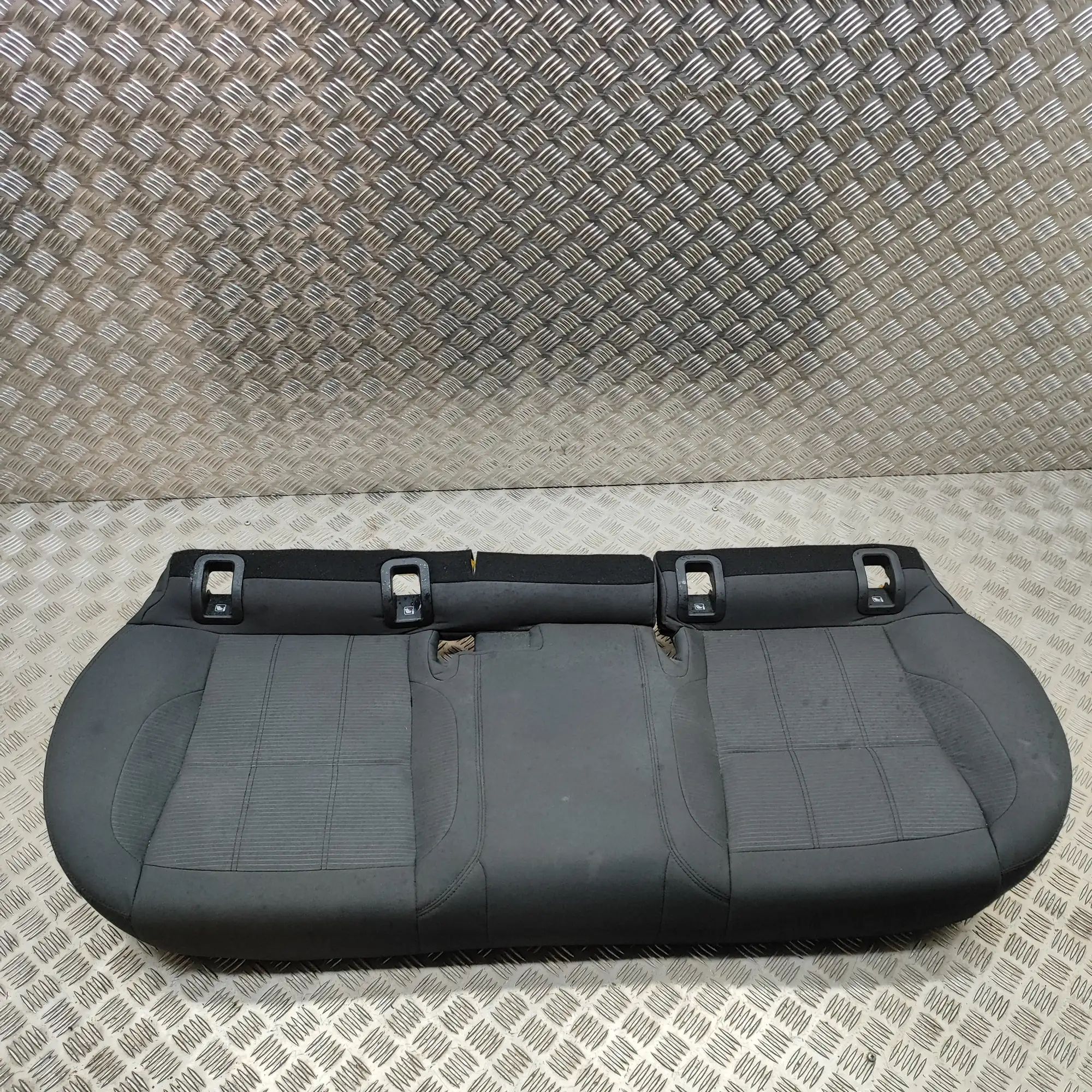 Land Rover Range Rover Evoque Rear seat Rear seat — LAND ROVER RANGE ROVER EVOQUE (L551...