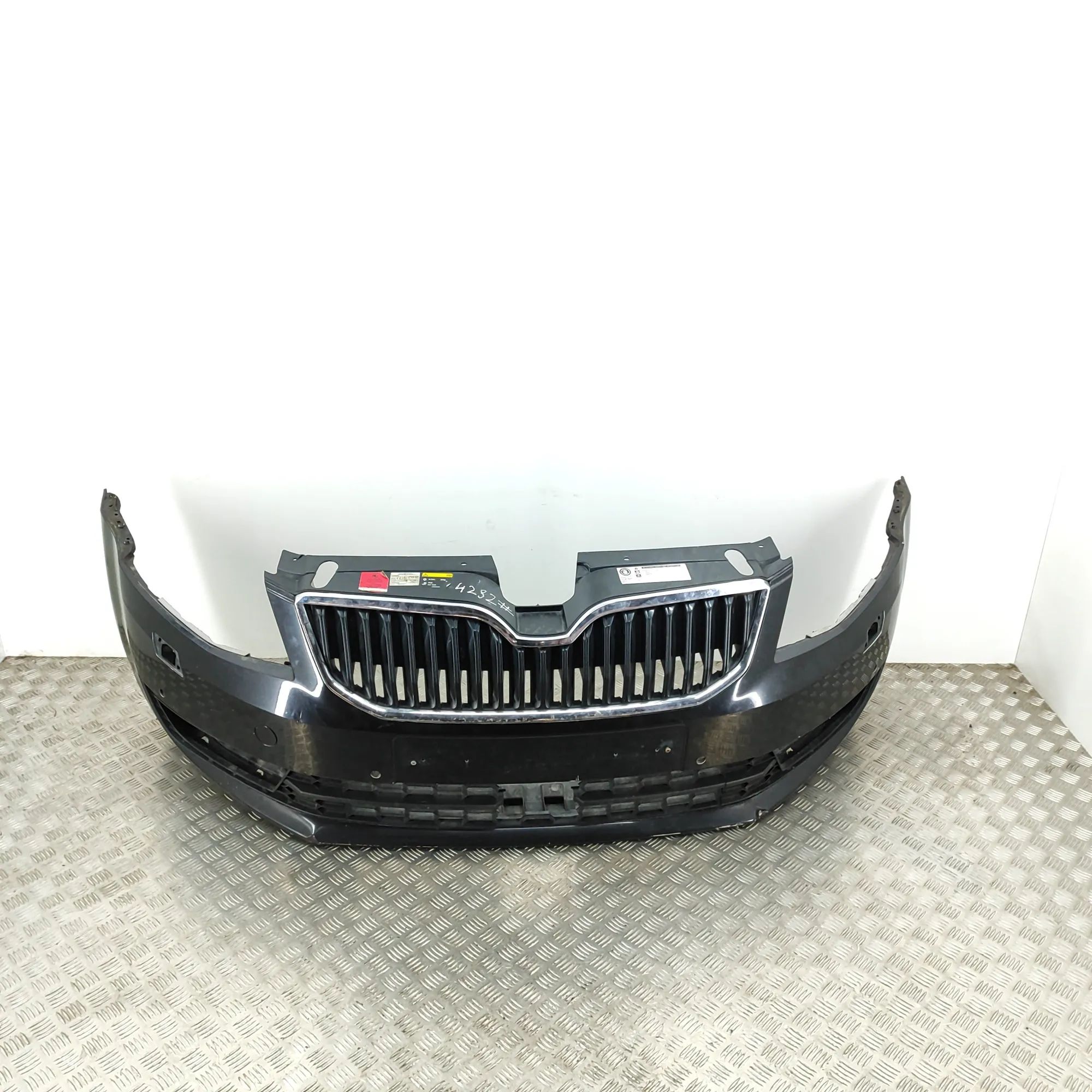 Skoda Octavia front bumper Front bumper — SKODA OCTAVIA (III Combi 5E5) (2...