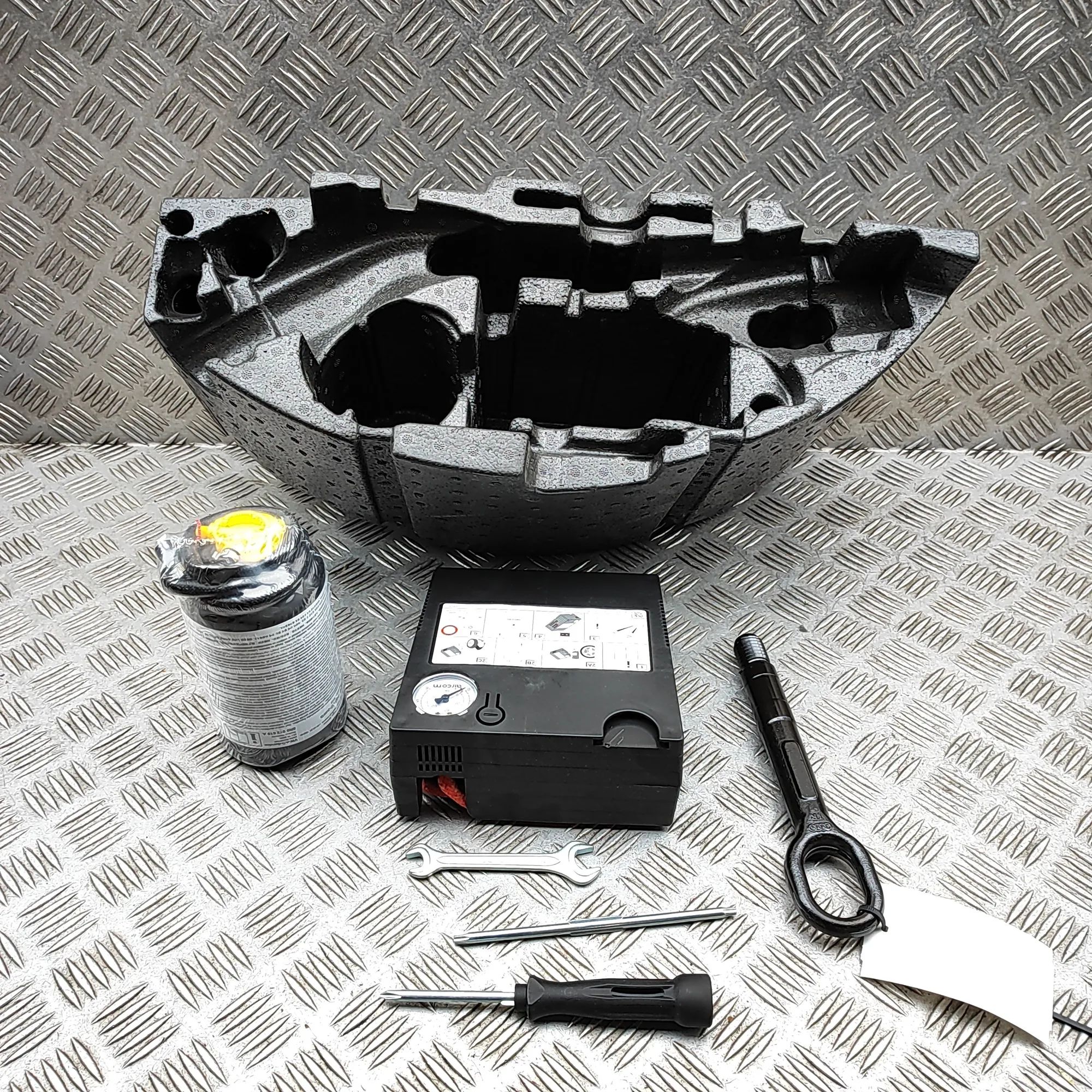 Porsche Cayenne Tyre compressor Tyre compressor — PORSCHE CAYENNE (Coupe 9YB) (...