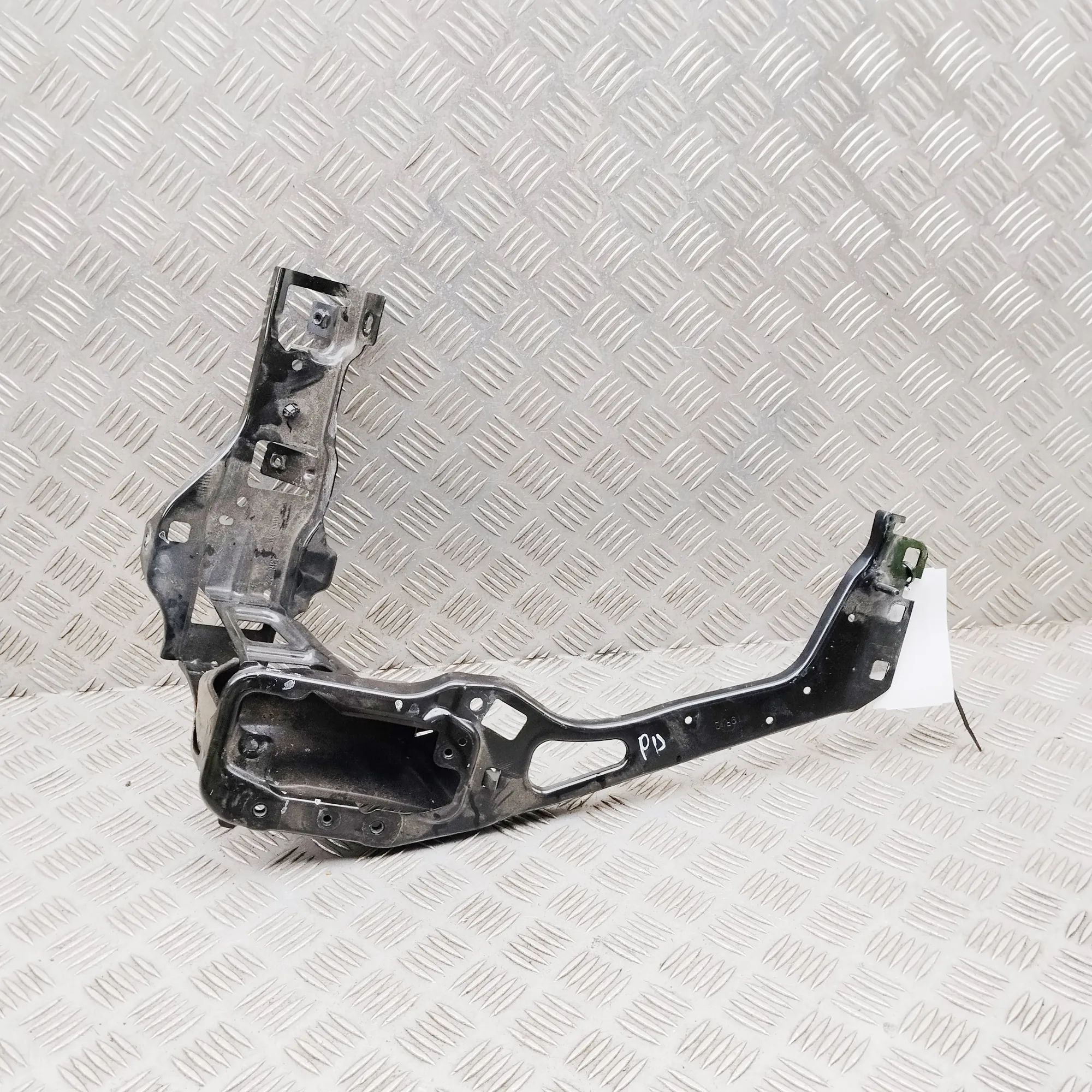 BMW 2 (F44) Right Headlight Bracket Right Headlight Bracket — BMW 2 SERIES (Gran Co...