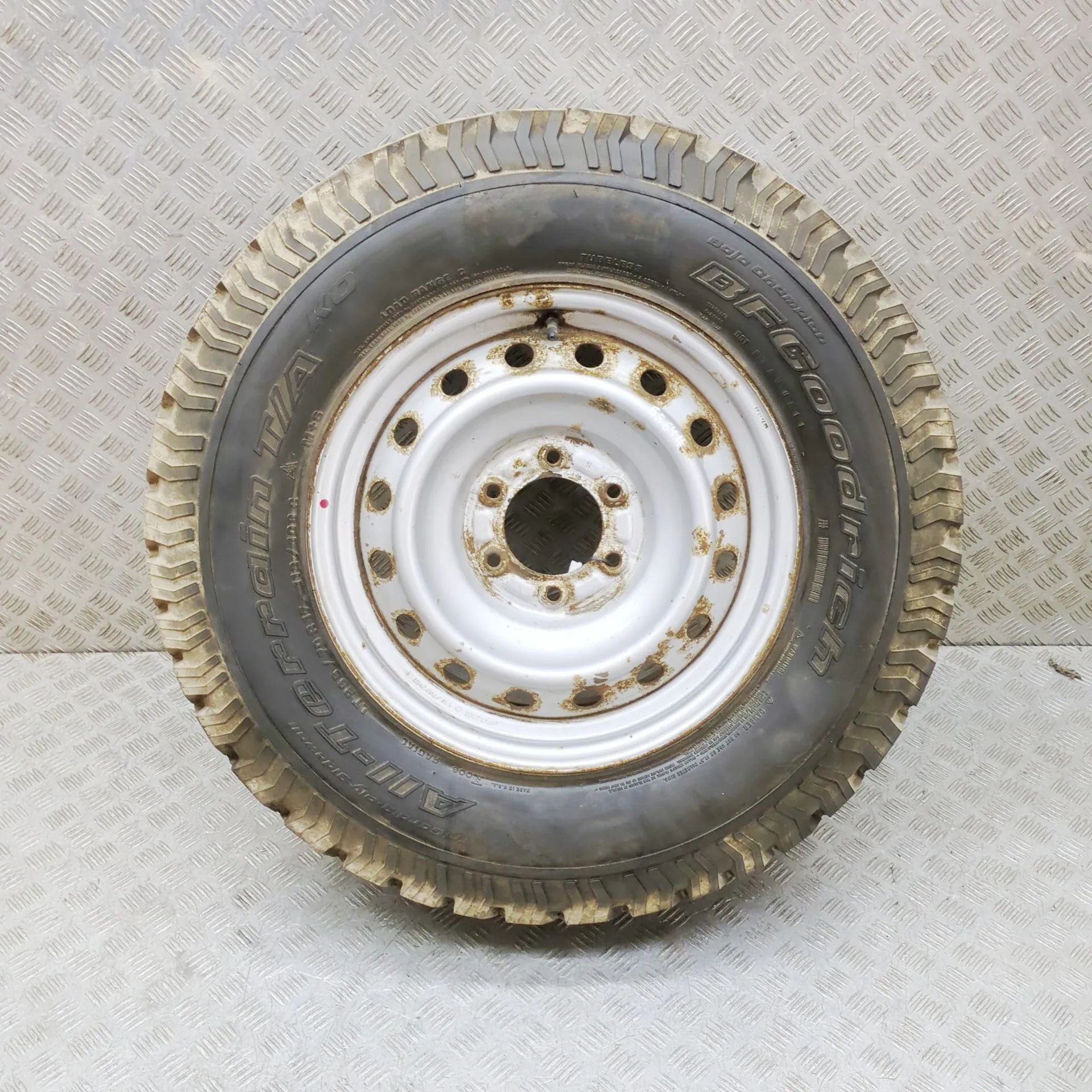 Isuzu D-Max Spare Wheel Space Saver Spare Wheel Space Saver — ISUZU D-MAX (II TFR, ...