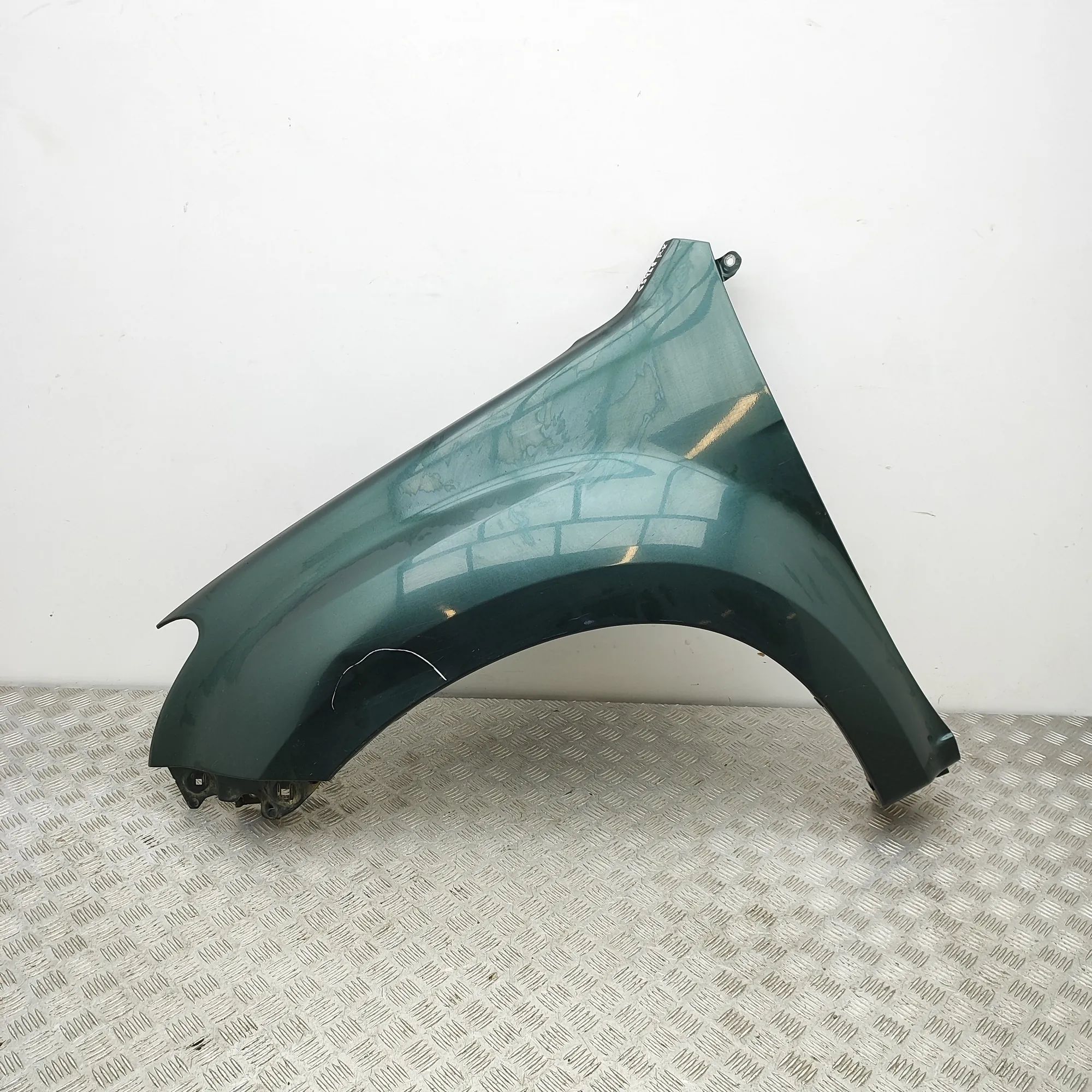 Isuzu D-Max Front Left Fender Front Left Fender — ISUZU D-MAX (II TFR, TFS) (...