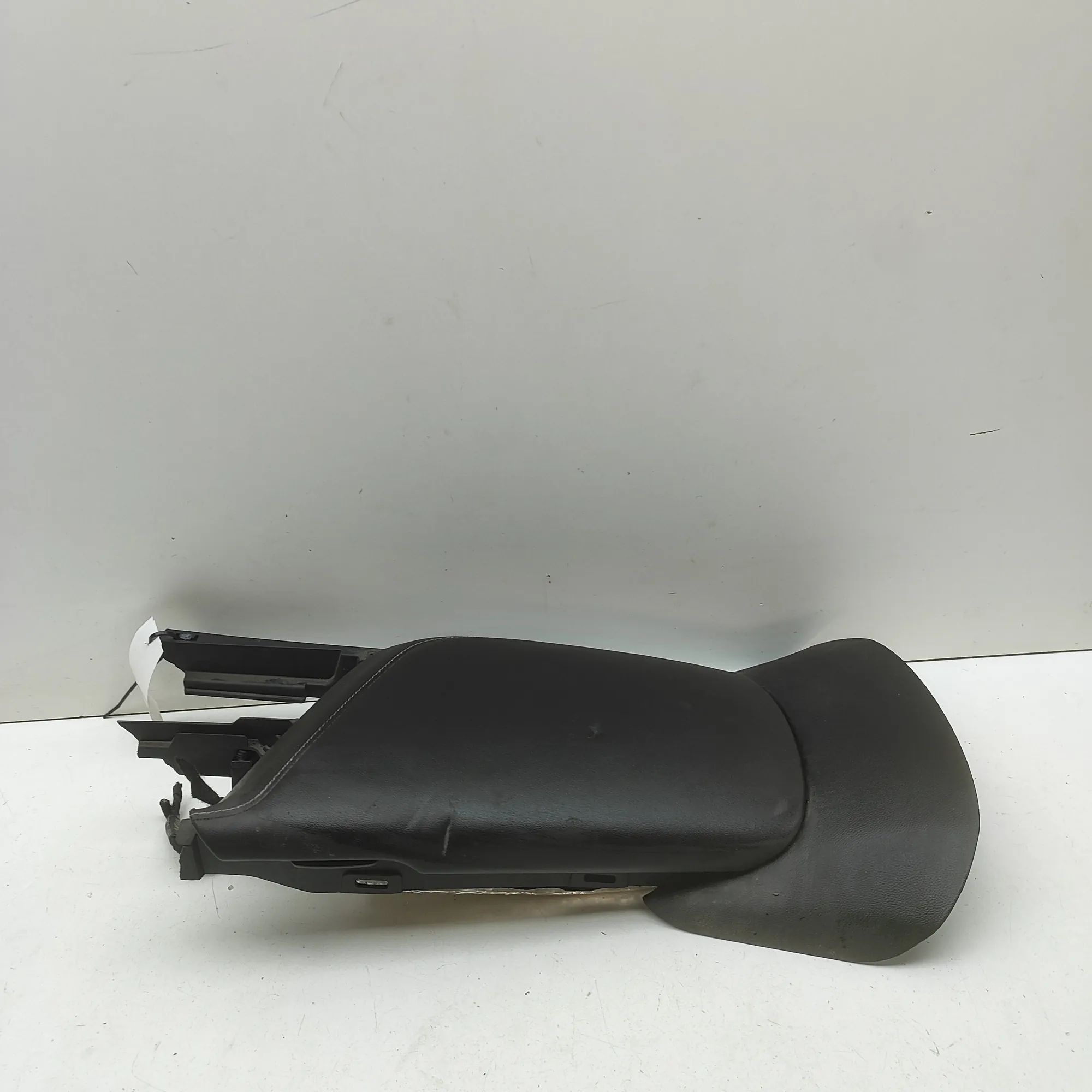Chevrolet Corvette (C7) Käsinoja Armrest — CHEVROLET CORVETTE (C7) (2013-...) — ...