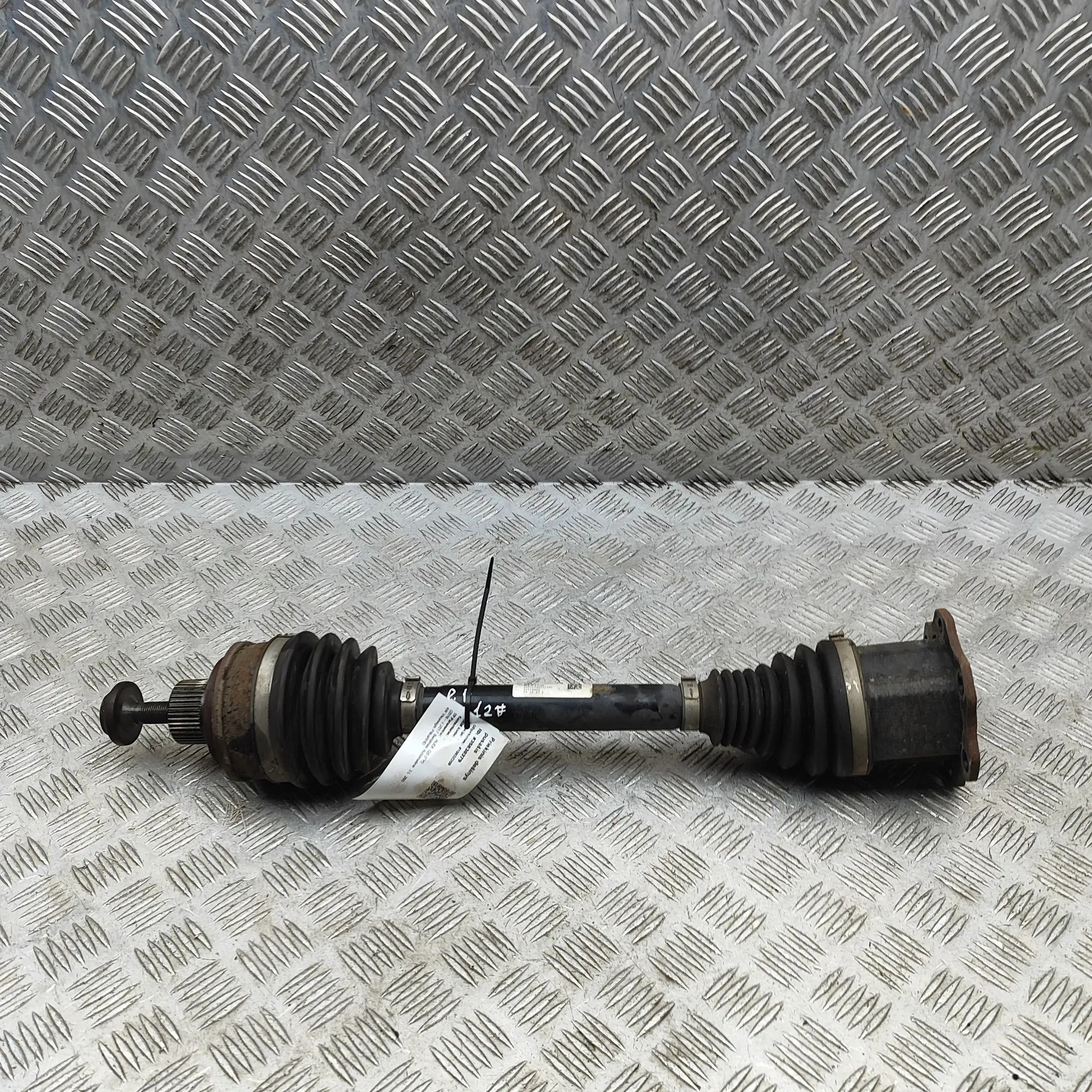 Audi Q5 (8R) Front Right Driveshaft Front Right Driveshaft — AUDI Q5 (FY) (2016-......