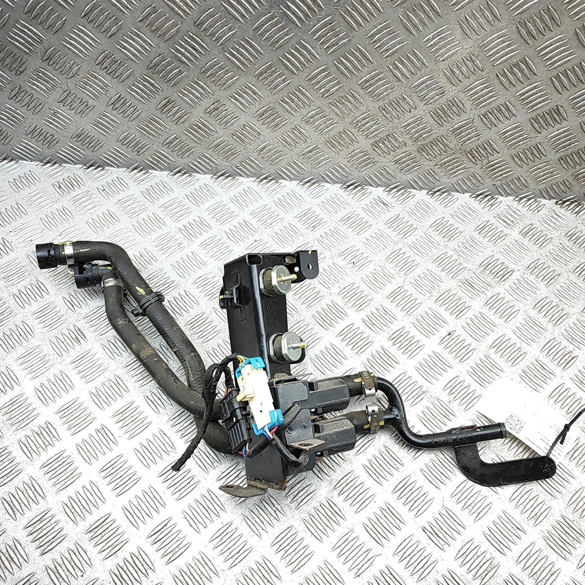 Maserati GranTurismo / GranCabrio Soojenduse klapp Coolant valve — MASERATI GRAN (TURISMO) (2007-....