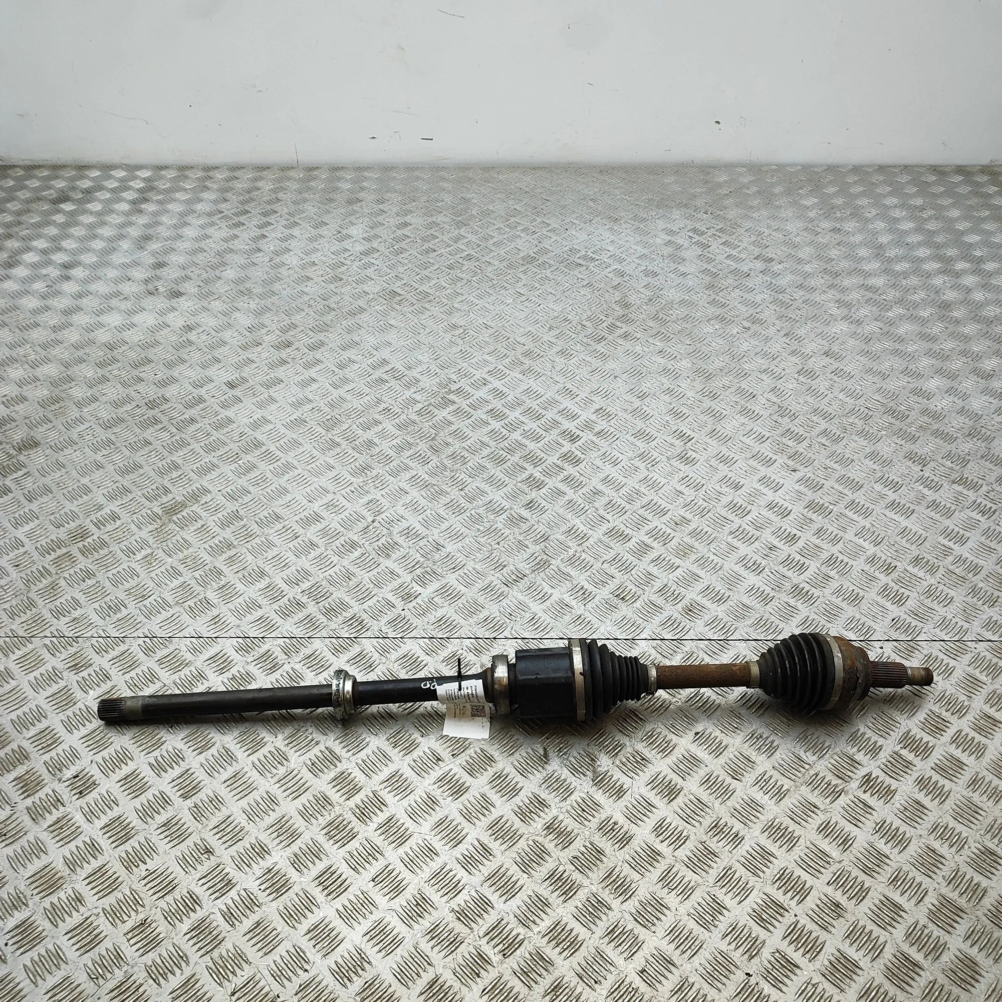 Land Rover Range Rover Evoque Front Right Driveshaft Front Right Driveshaft — LAND ROVER RANGE ROVER...