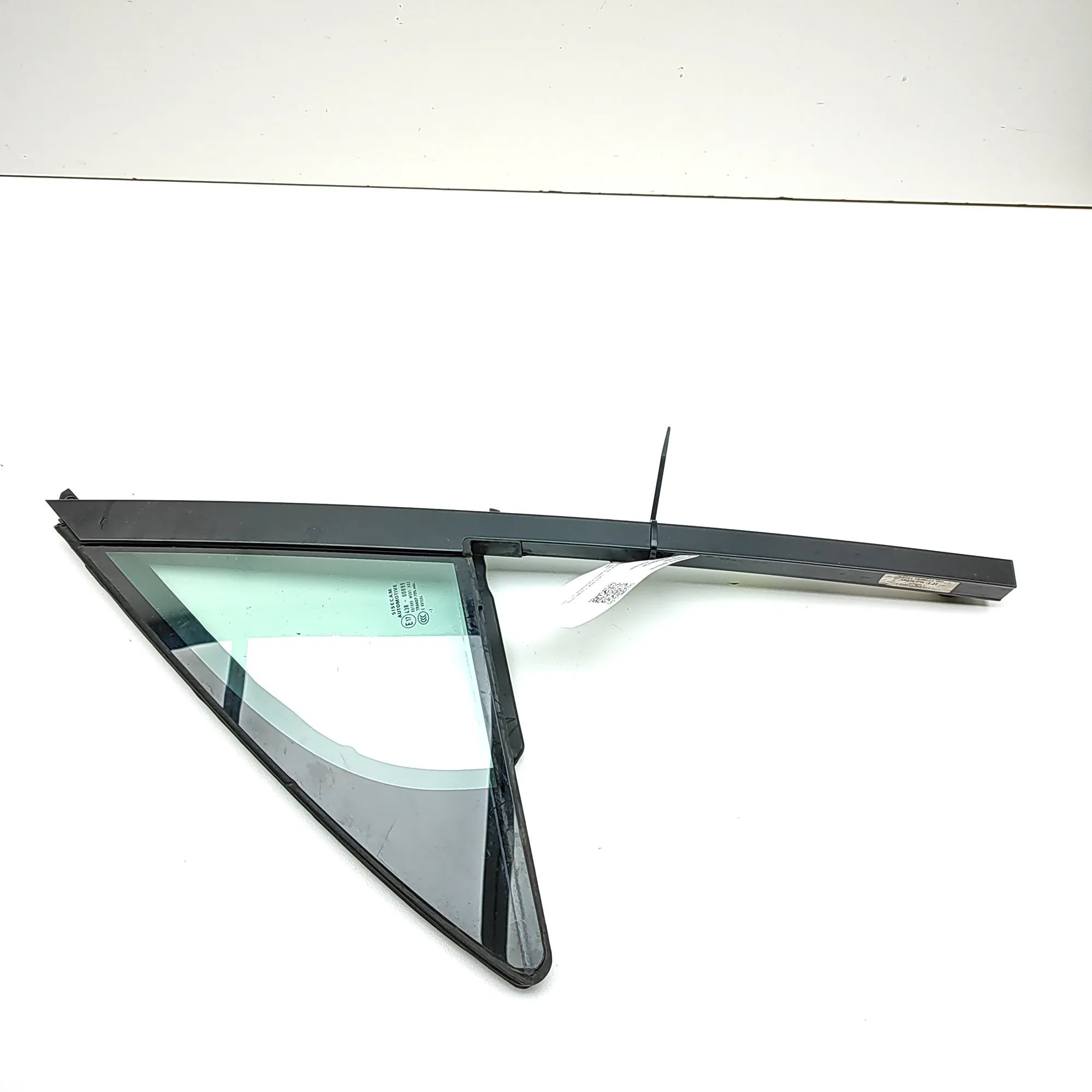 Porsche Cayenne Door quarter window — front left Door quarter window — front left — PORSCHE CAYE...