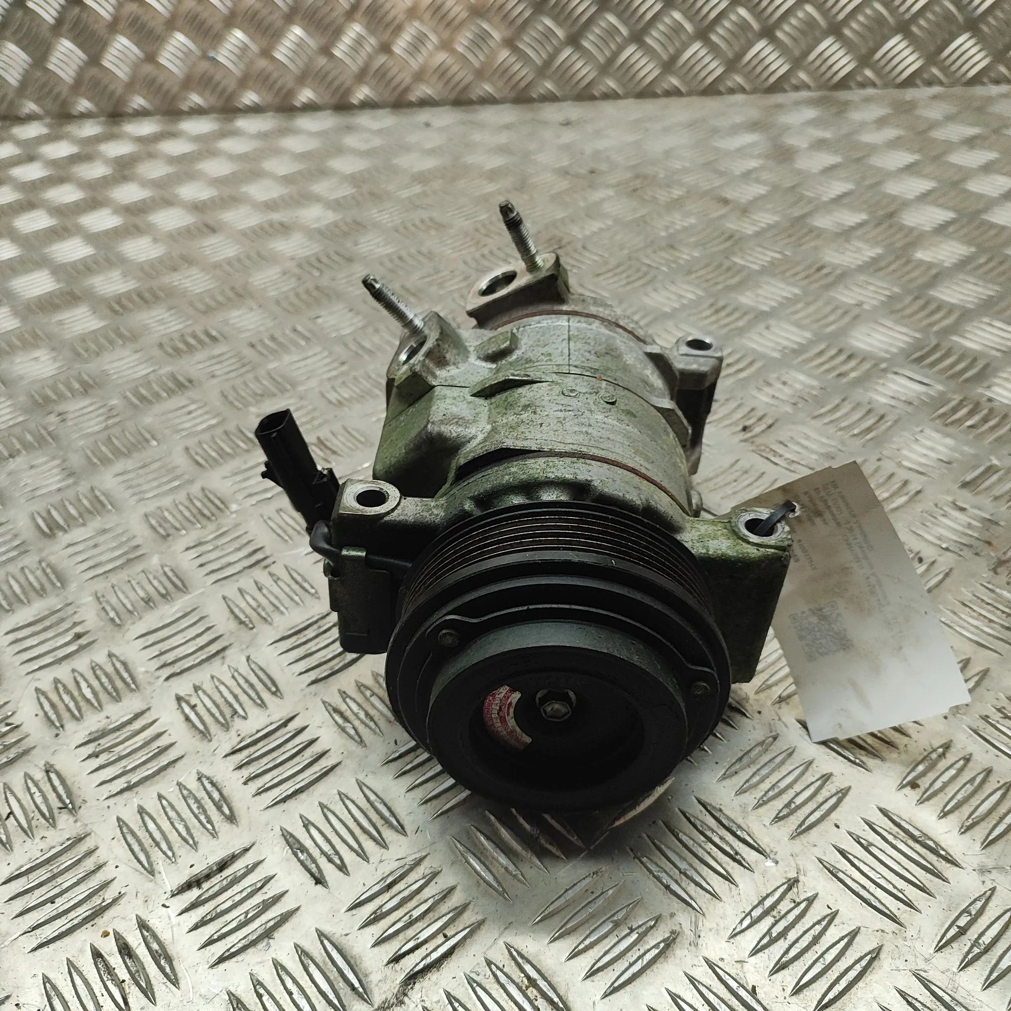 Chrysler Grand Voyager / Town & Country Air-conditioning compressor Air-conditioning compressor — CHRYSLER GRAND (V...