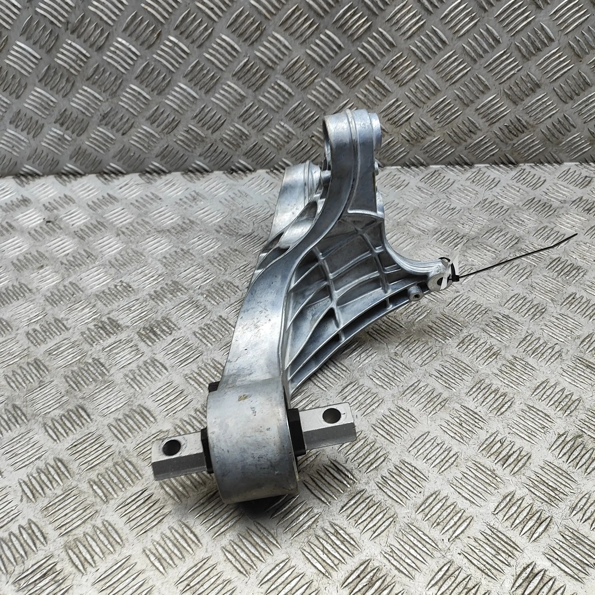 Porsche Macan (XAB) Left Side Engine Bracket Left Side Engine Bracket — PORSCHE MACAN (XAB) ...