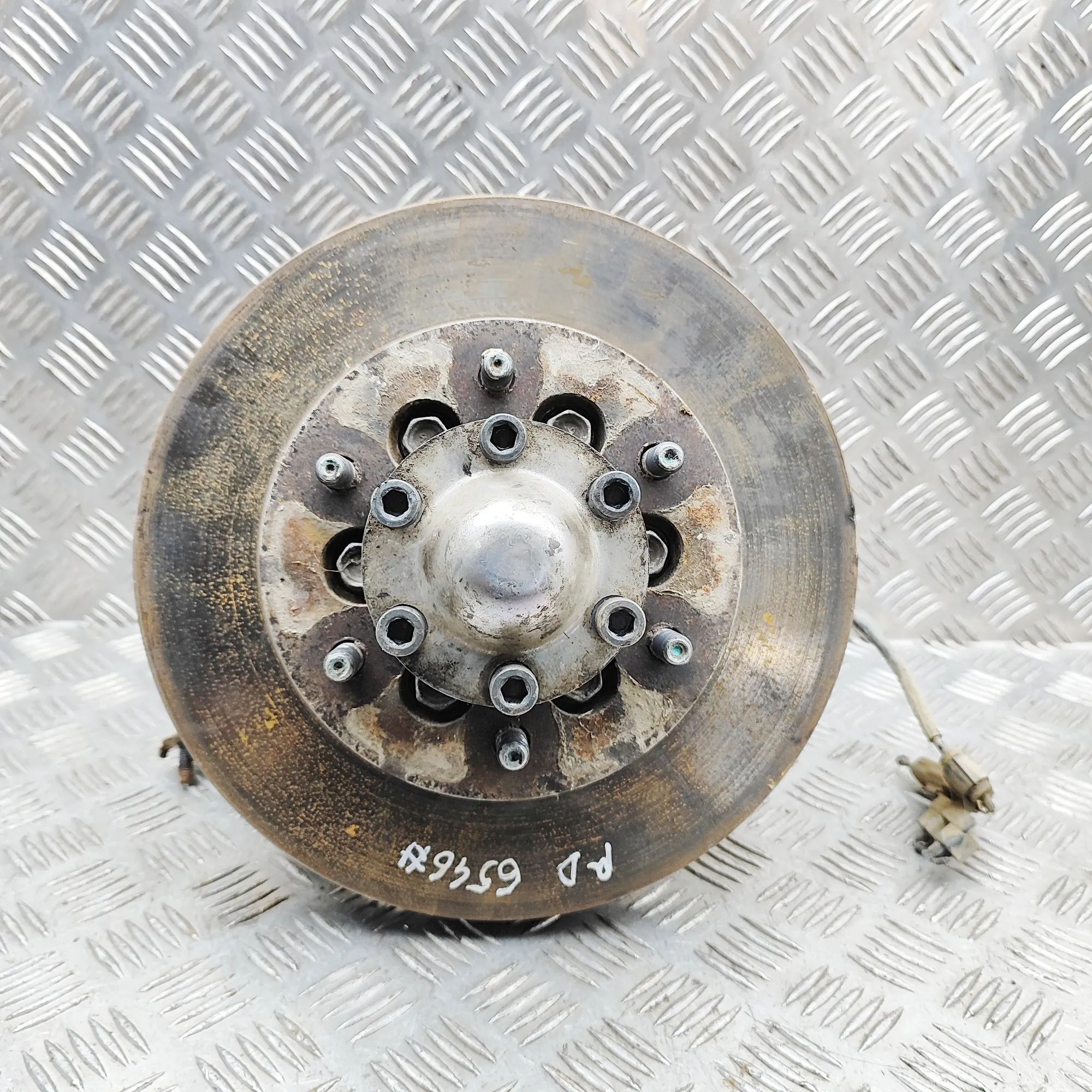 Isuzu D-Max Front Right Wheel Hub Front Right Wheel Hub — ISUZU D-MAX (II TFR, TF...