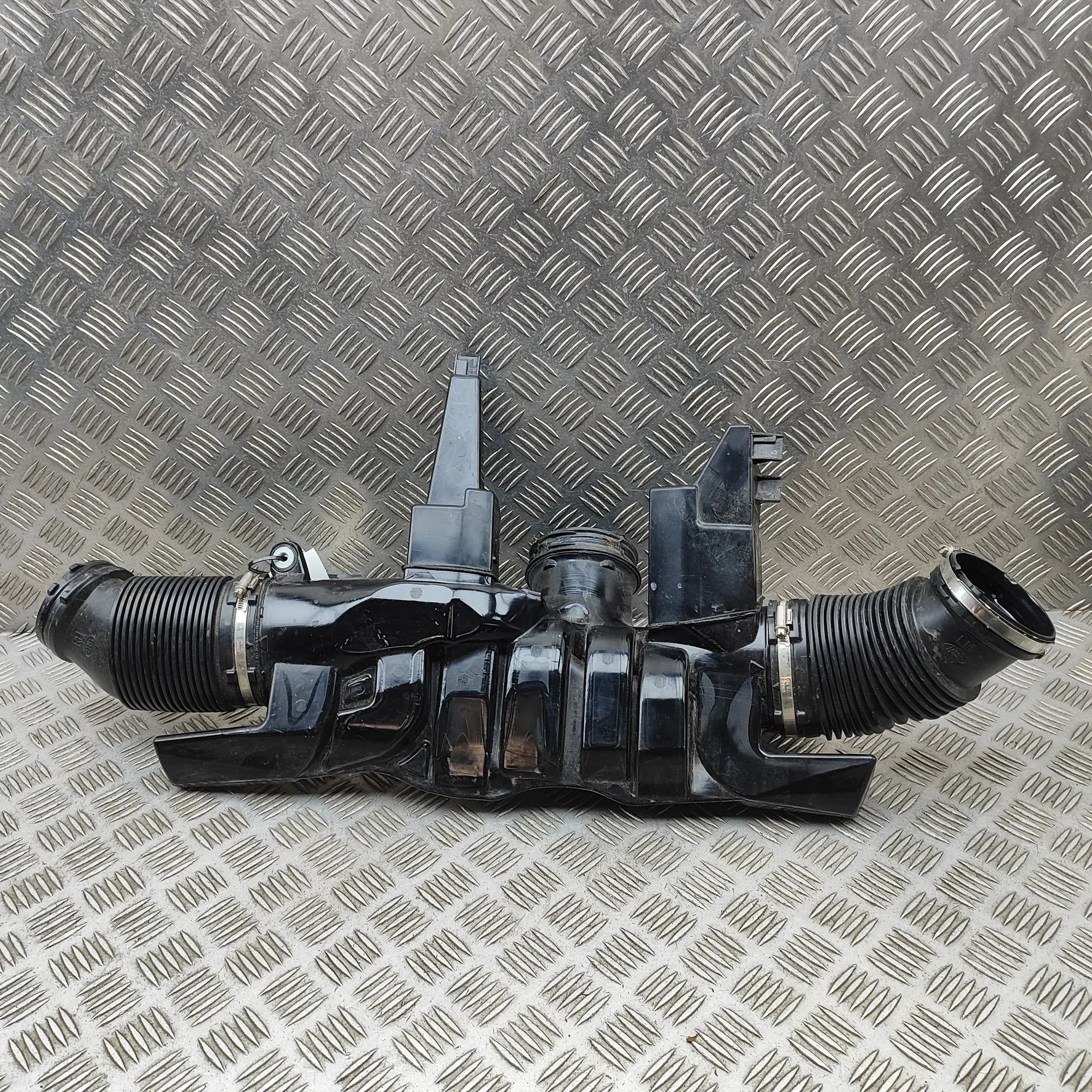 Land Rover Defender Air Intake Tube Air Intake Tube — LAND ROVER DEFENDER (Station ...