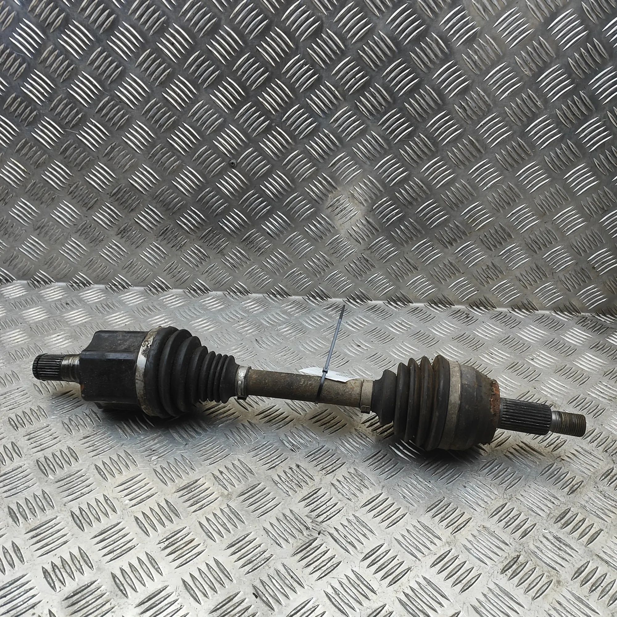 Land Rover Range Rover Evoque Front Left Driveshaft Front Left Driveshaft — LAND ROVER RANGE ROVER ...