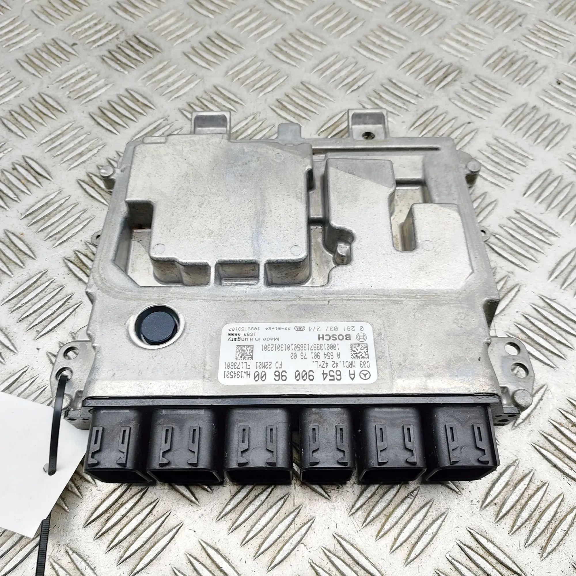 Mercedes-Benz GLA / EQA (H247) Engine Control Unit Engine Control Unit — MERCEDES BENZ GLA (H247) ...
