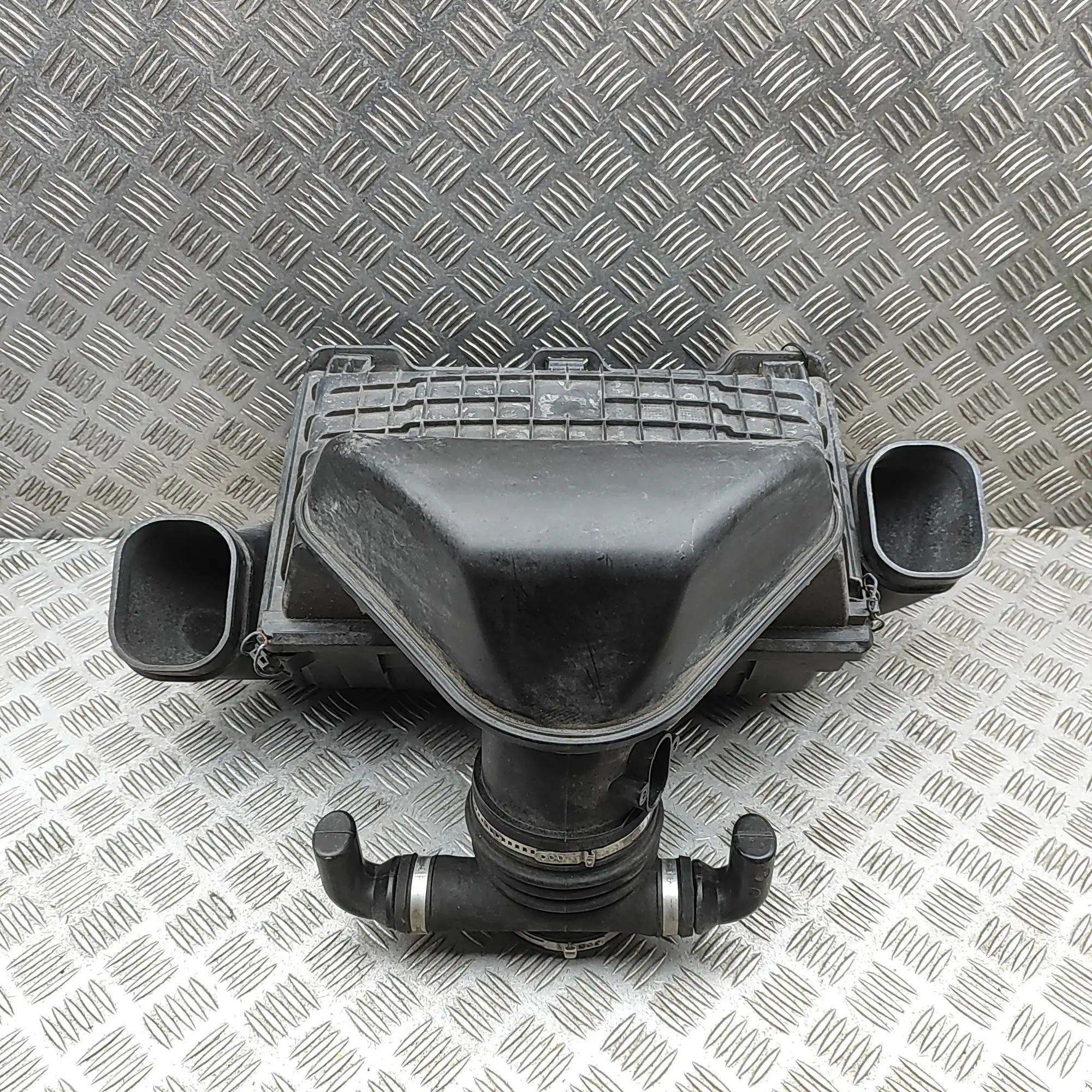Maserati GranTurismo / GranCabrio Õhufiltri korpus (2.5) Air Filter Box — MASERATI GRAN (TURISMO) (2007-...