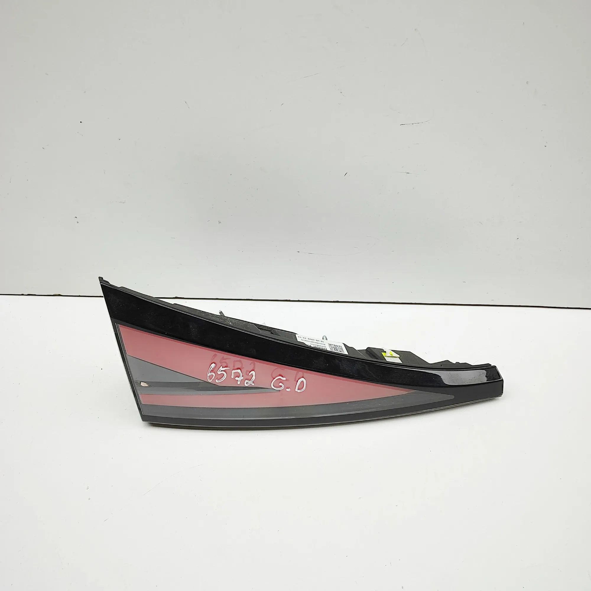Kia Sportage Left Side Tailgate Tail Light Left Side Tailgate Tail Light — KIA SPORTAGE (V...