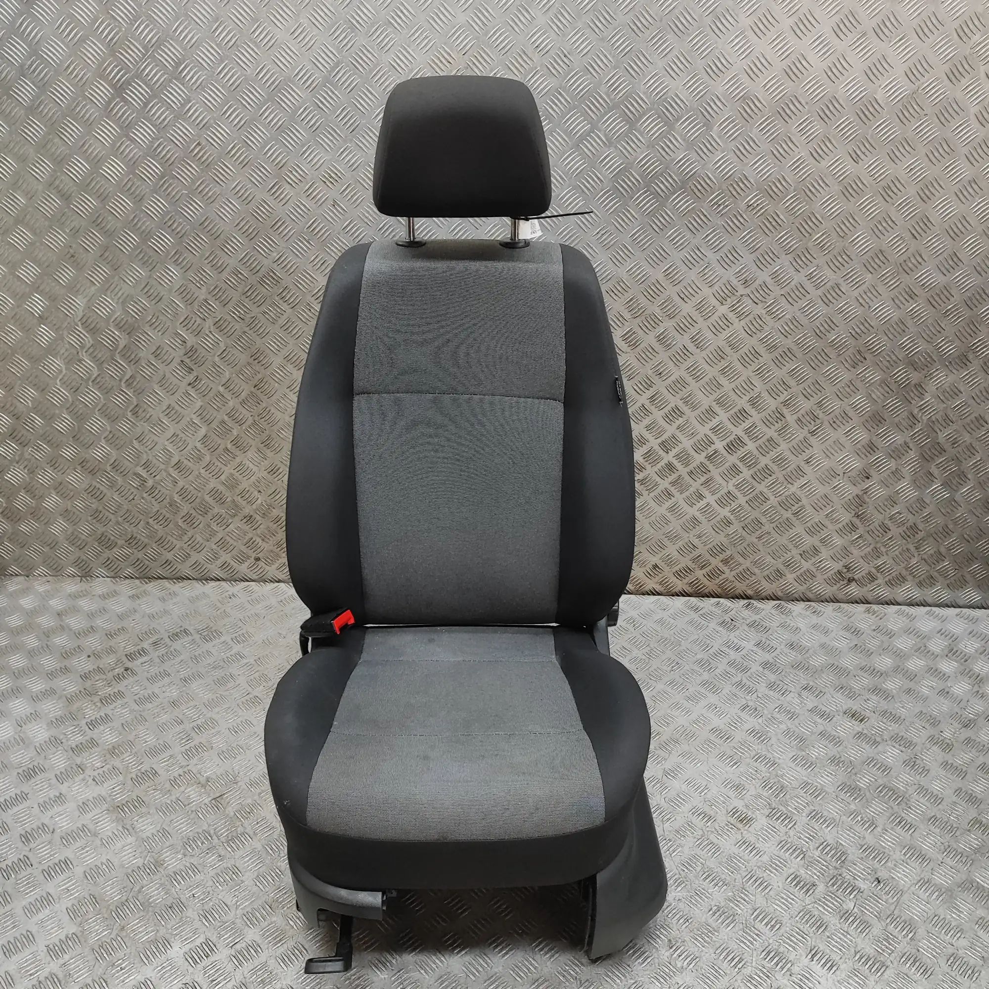 Volkswagen Caddy (2K) Front Left Seat