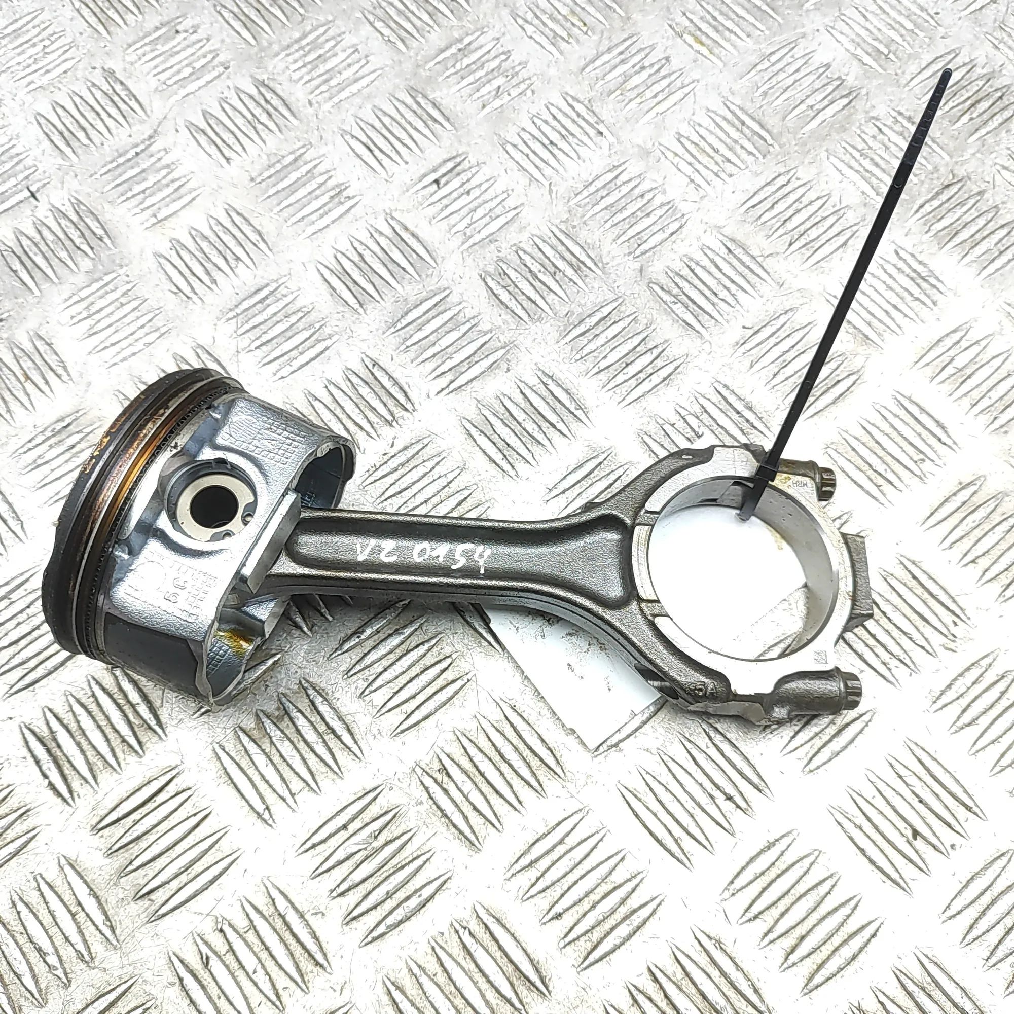 Infiniti Q50 Piston