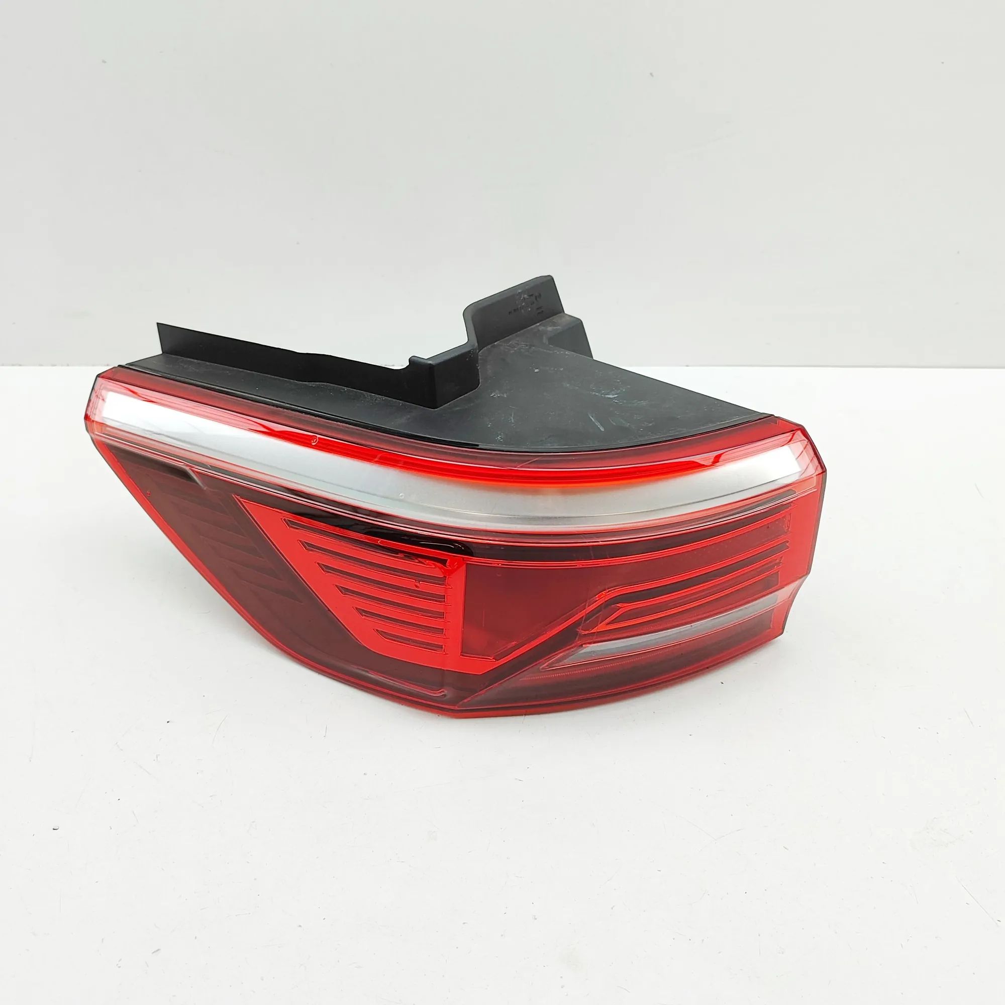 Volkswagen Multivan (T7) Rear Left Tail Light