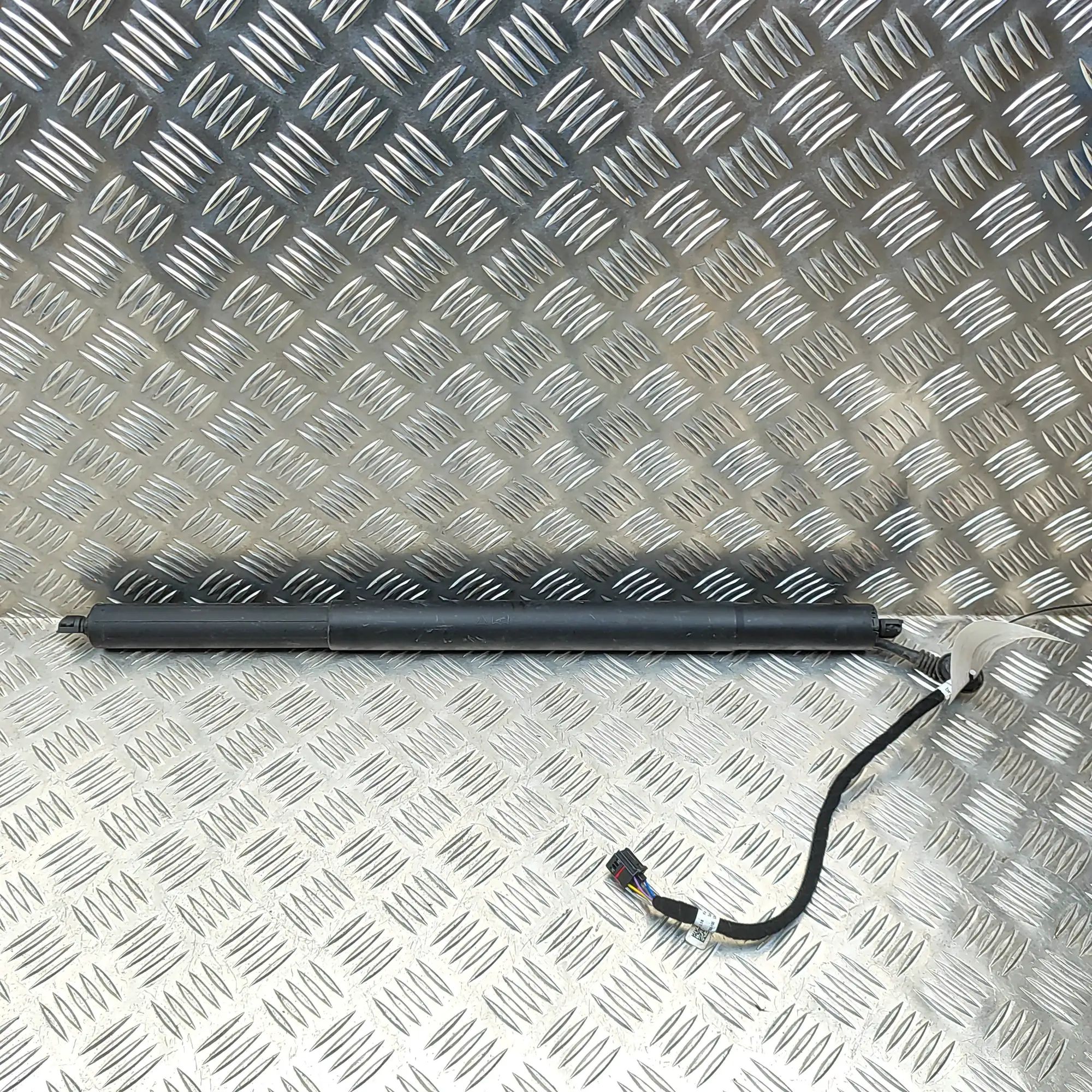 Audi Q3 (F3) Right Side Tailgate Gas Strut Right Side Tailgate Gas Strut — AUDI Q3 (F3) (2...