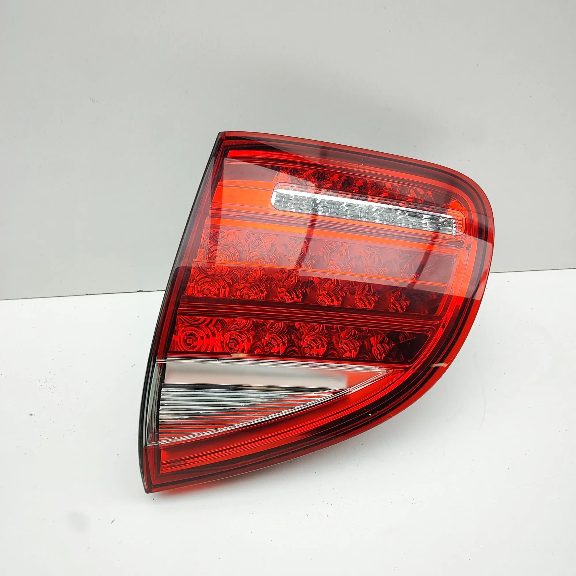 Porsche Cayenne Right Side Tailgate Tail Light Right Side Tailgate Tail Light — PORSCHE CAYENN...