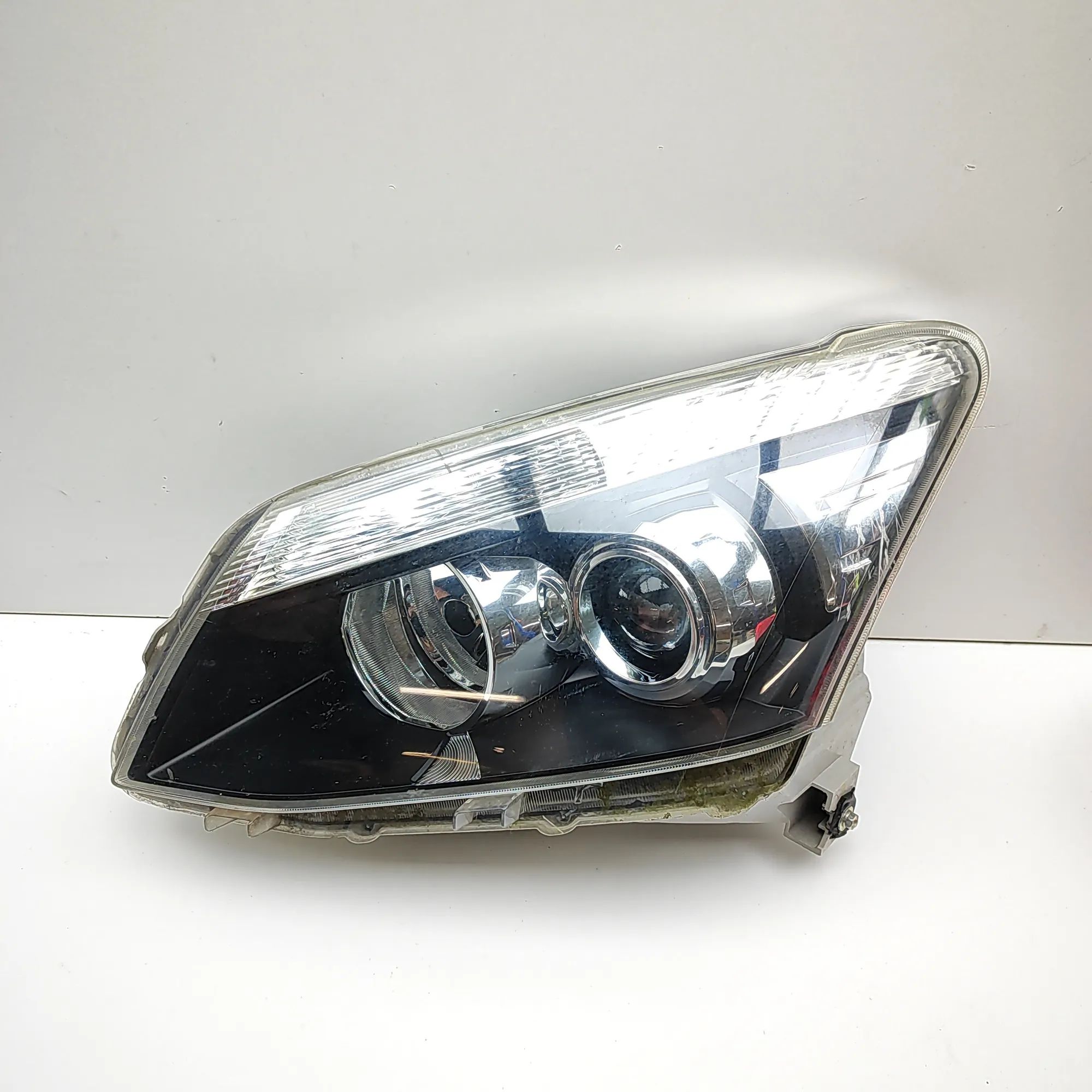 Isuzu D-Max Front Left Headlight Front Left Headlight — ISUZU D-MAX (II TFR, TFS...
