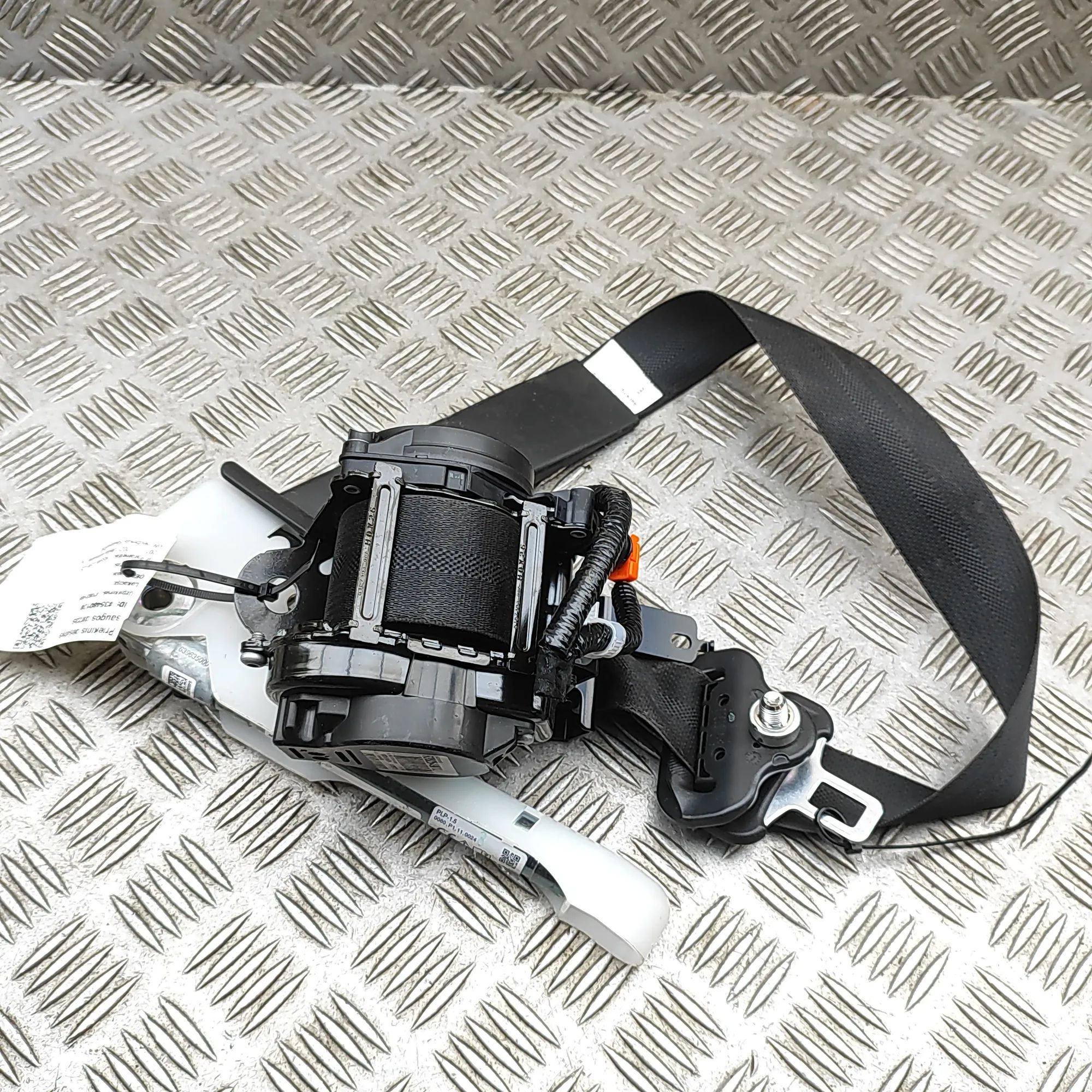 Nissan Leaf Front Right Seatbelt Front Right Seatbelt — NISSAN LEAF (ZE1) (2017-...