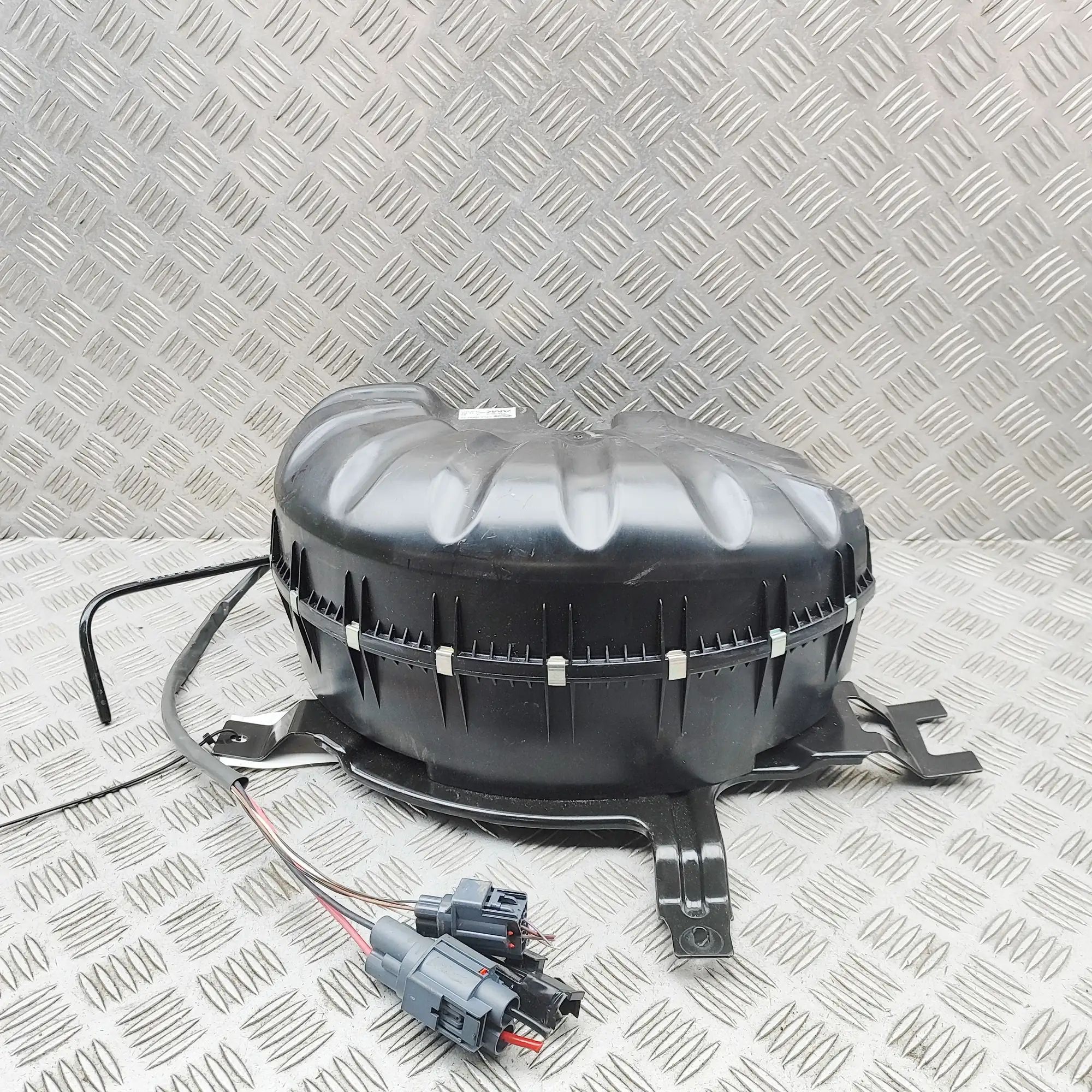 Land Rover Range Rover Sport (L494) Air Suspension Compressor Air suspension compressor — LAND ROVER RANGE RO...