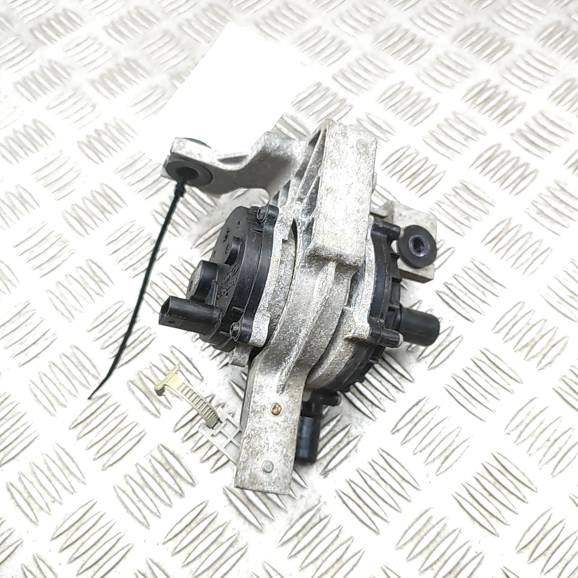 Hyundai Ioniq Auxiliary Water Pump Auxiliary Water Pump — HYUNDAI IONIQ (5 NE) (20...