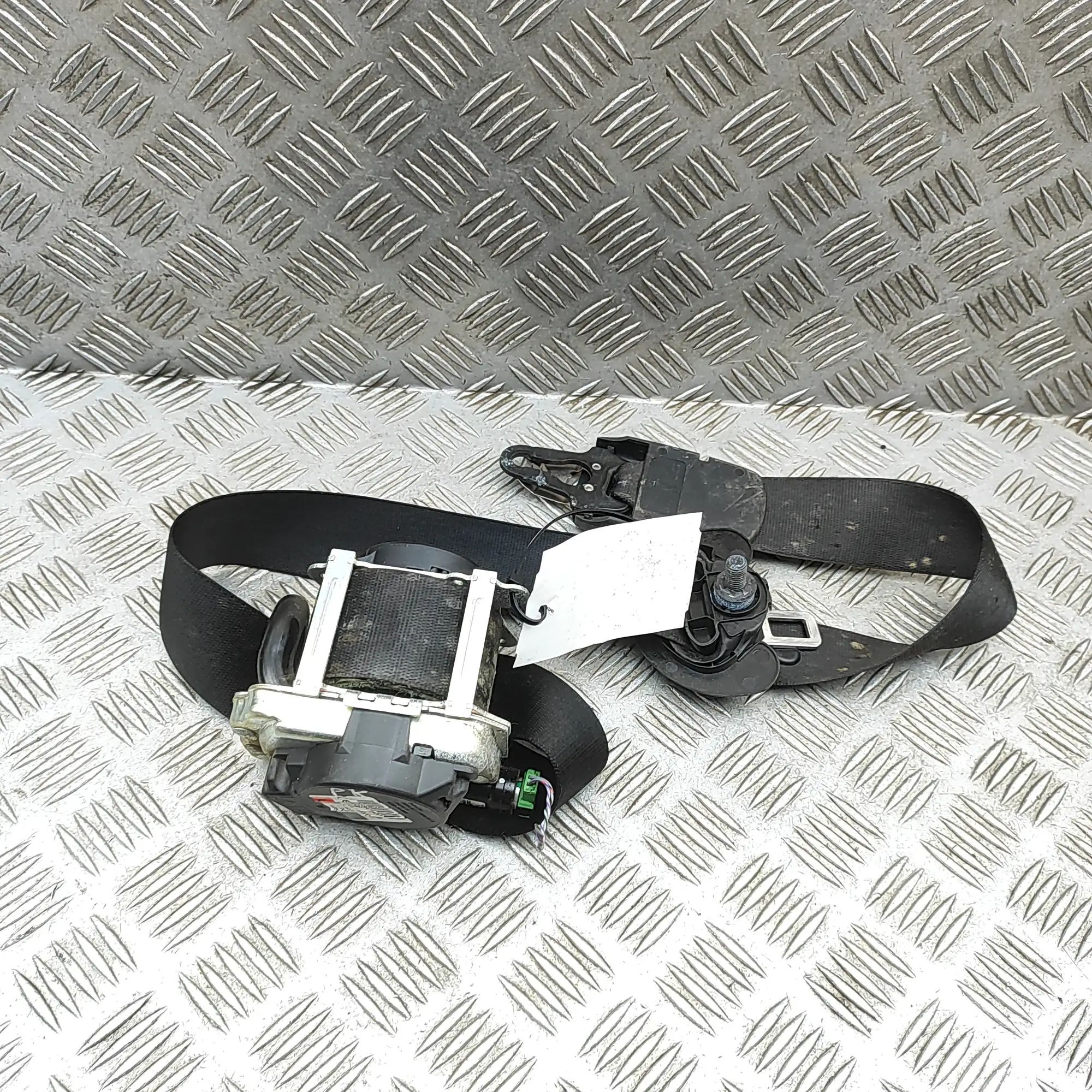 BMW X1 (F48) Front Left Seatbelt Front Left Seatbelt — BMW X1 (F48) (2014-2022) ...
