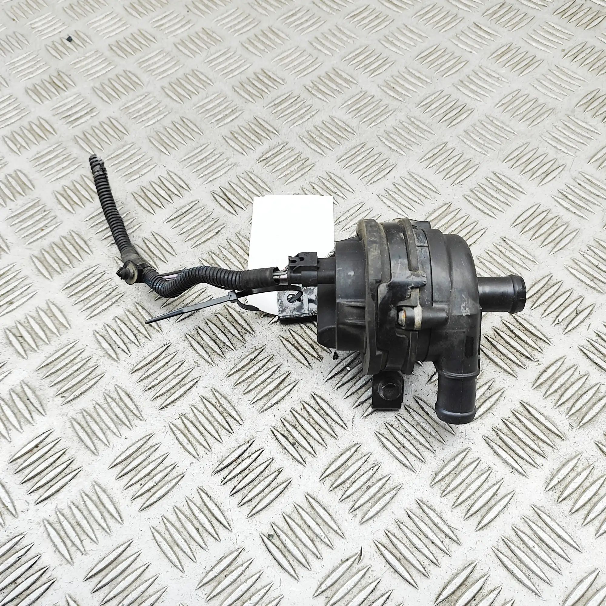 Alfa-Romeo Giulia (952) Auxiliary Water Pump Auxiliary Water Pump — ALFA ROMEO GIULIA (952_)...