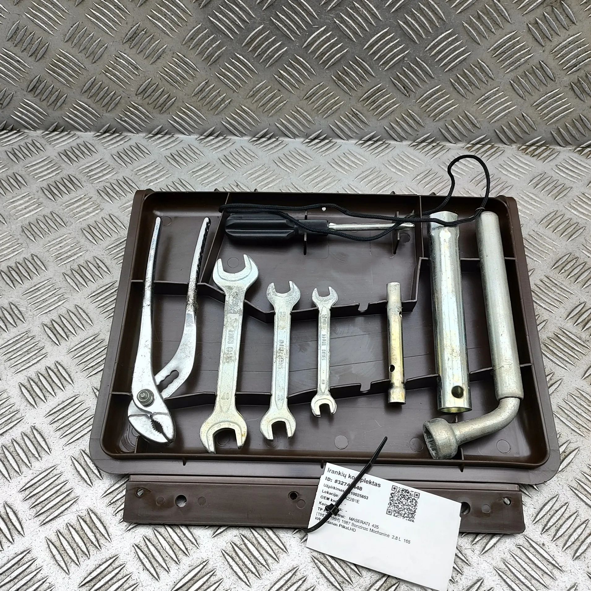 Maserati Biturbo (2, 4, Spyder, Karif) Tool Kit Tool Kit — MASERATI 425 (1987-1994) — 329856103...