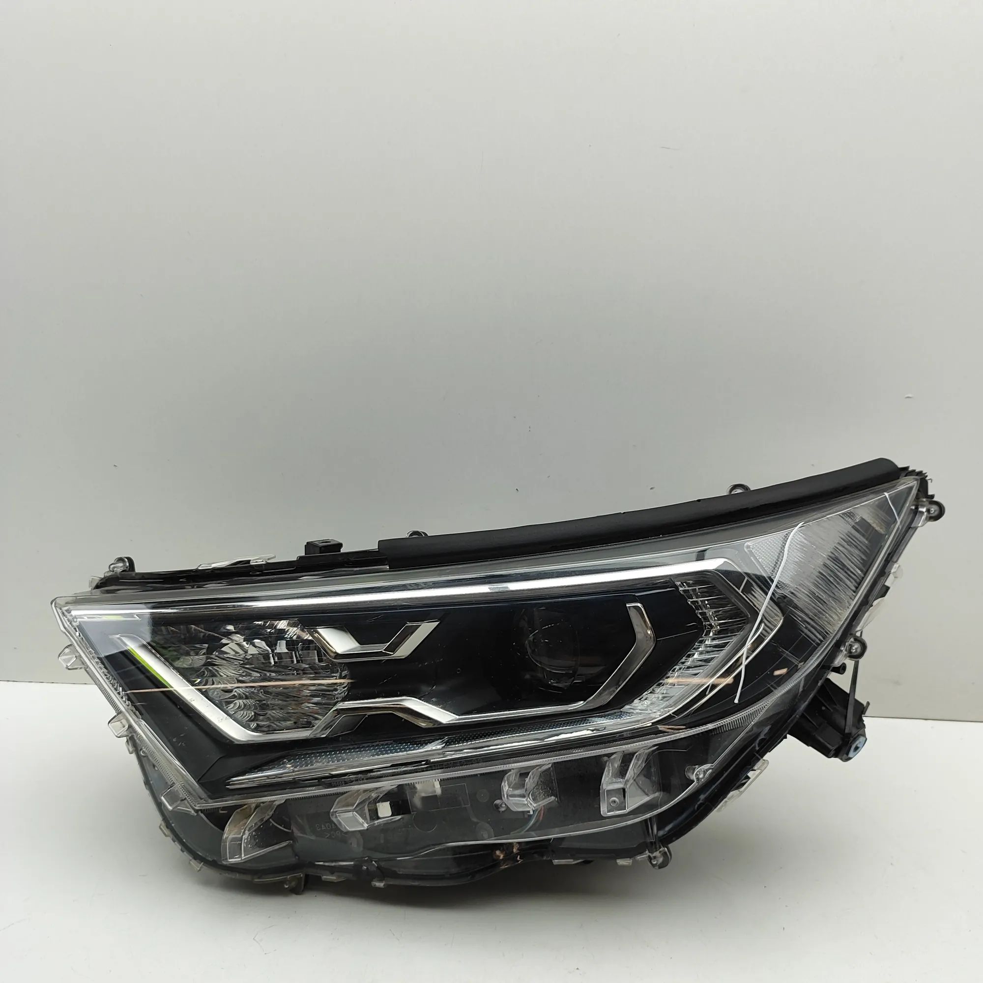 Toyota RAV4 (XA40) Front Left Headlight Front Left Headlight — TOYOTA RAV (4 V XA50) (2...