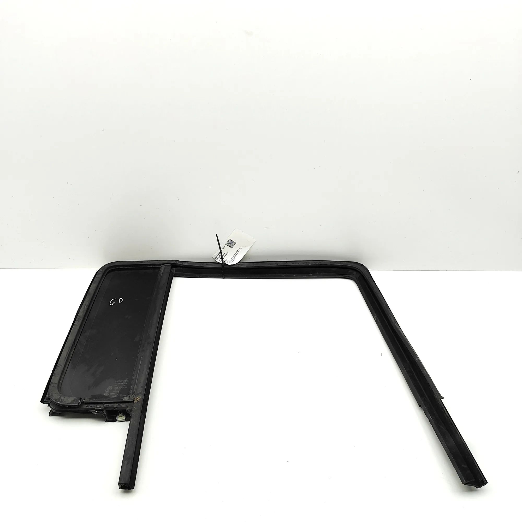 Jeep Wrangler (JK) Right rear door window Right rear door window — JEEP WRANGLER (III JK)...