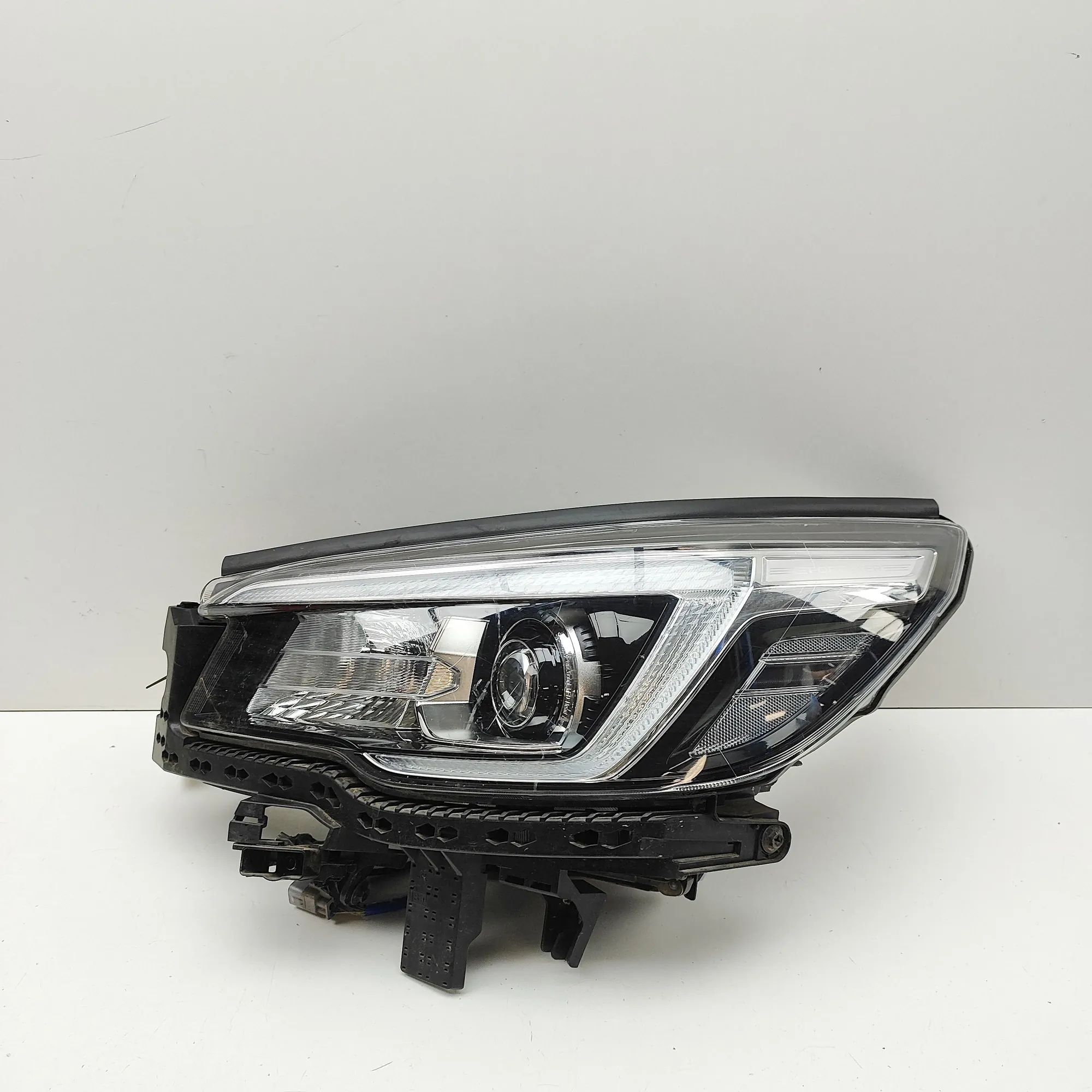Subaru Forester Front Left Headlight Front Left Headlight — SUBARU FORESTER (V SK_) ...