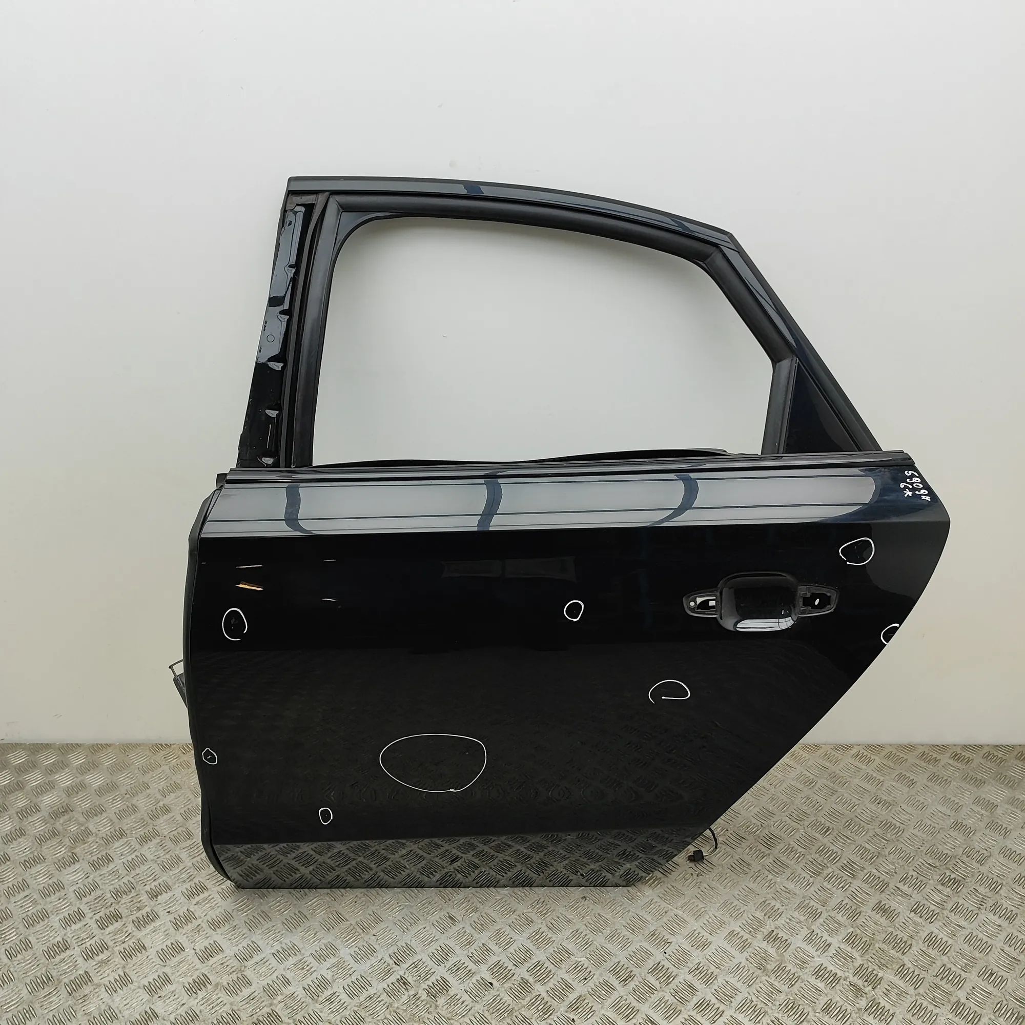 Audi A8 (D4) Door — rear left Door — rear left — AUDI A8 (D4 4H_) (2009-2018)...