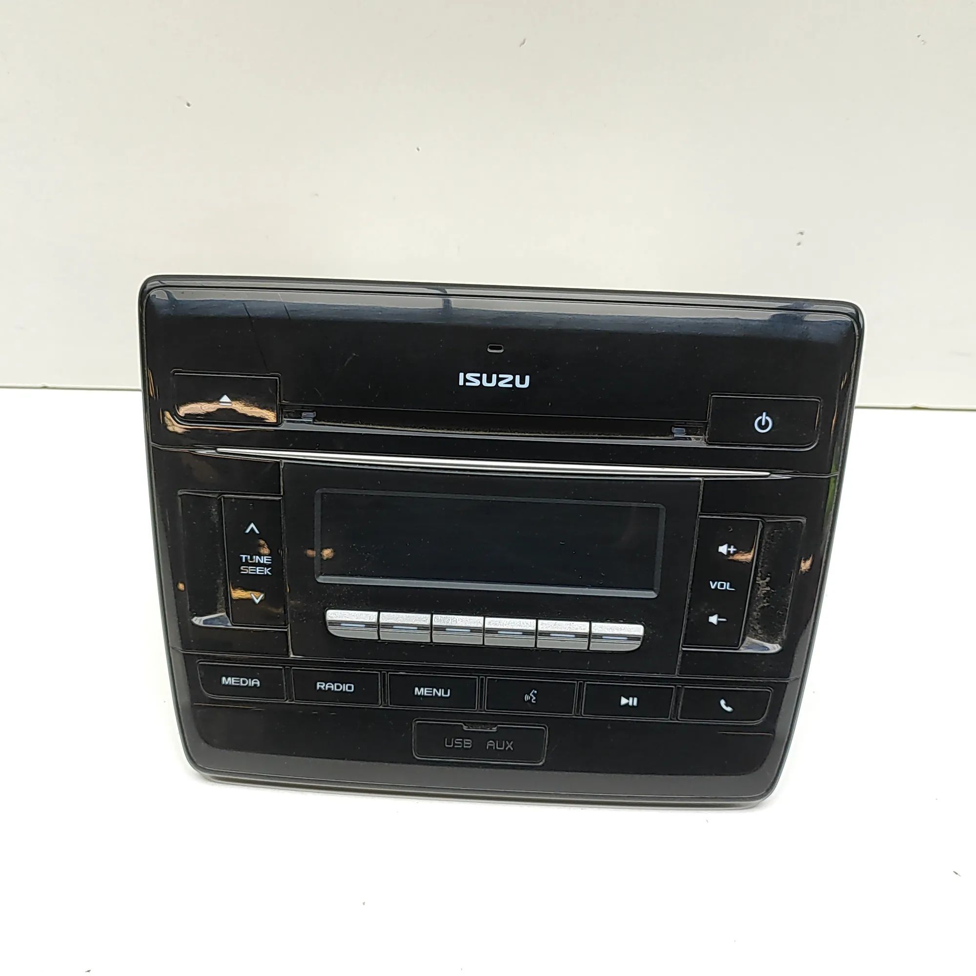 Isuzu  D-Max Radio/CD head unit Radio/CD head unit — ISUZU D-MAX (II TFR, TFS) ...