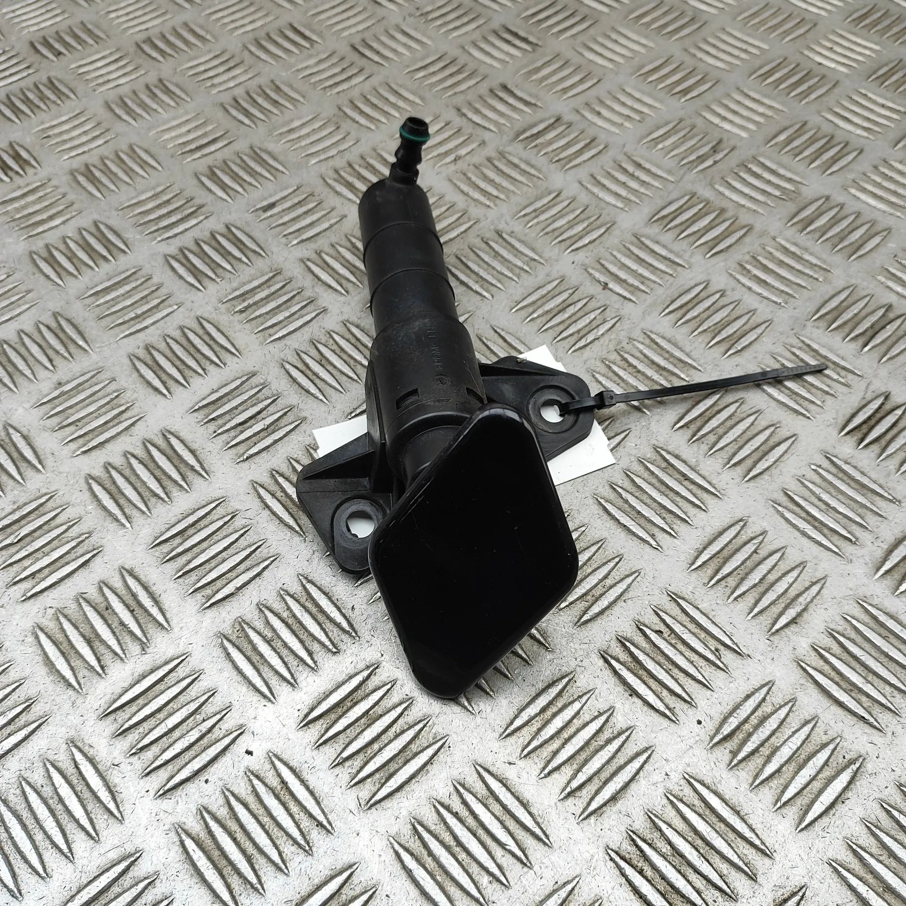 Kia Sportage Headlight washer pump — left Headlight washer pump — left — KIA SPORTAGE (SL...