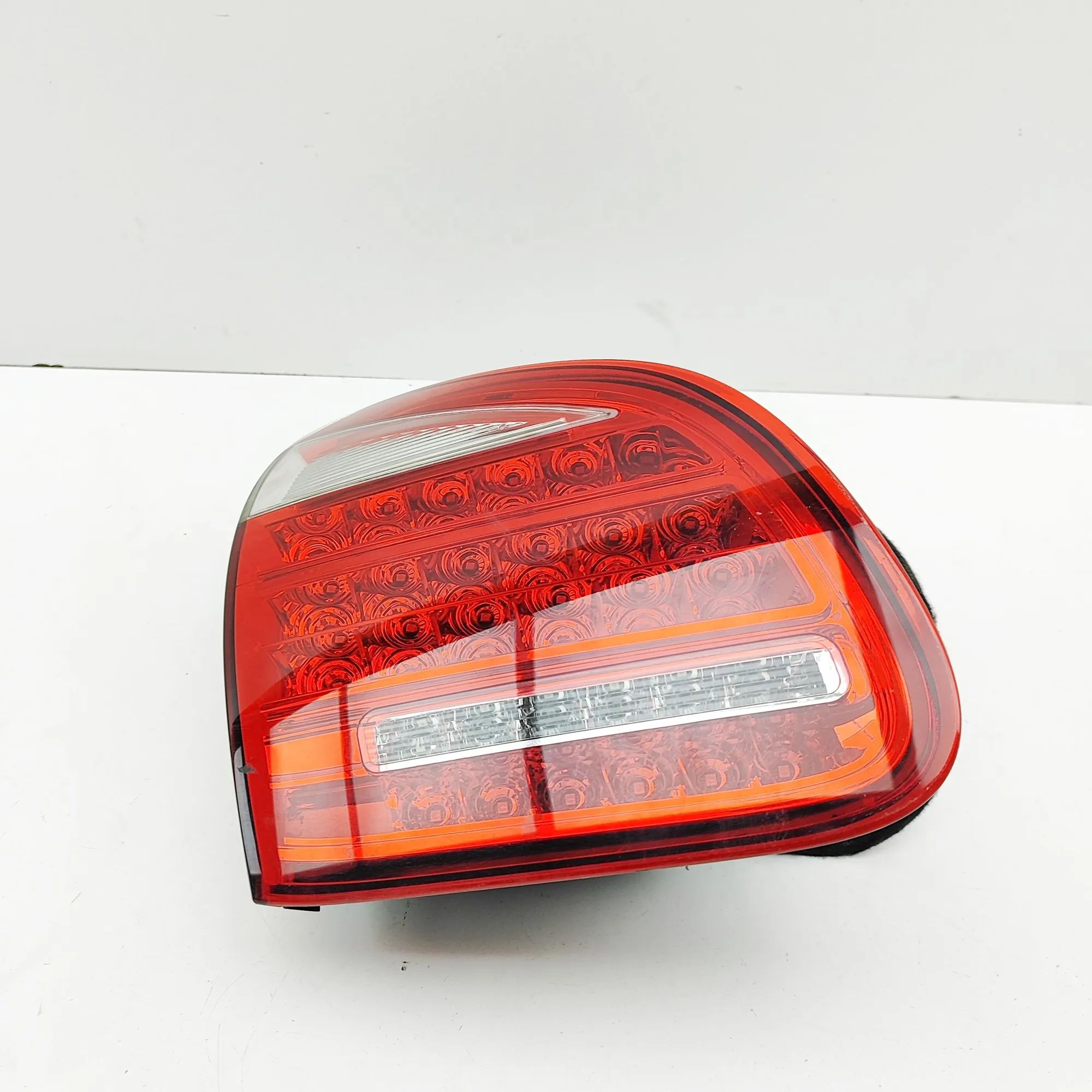 Porsche Cayenne Left Side Tailgate Tail Light Left Side Tailgate Tail Light — PORSCHE CAYENNE...