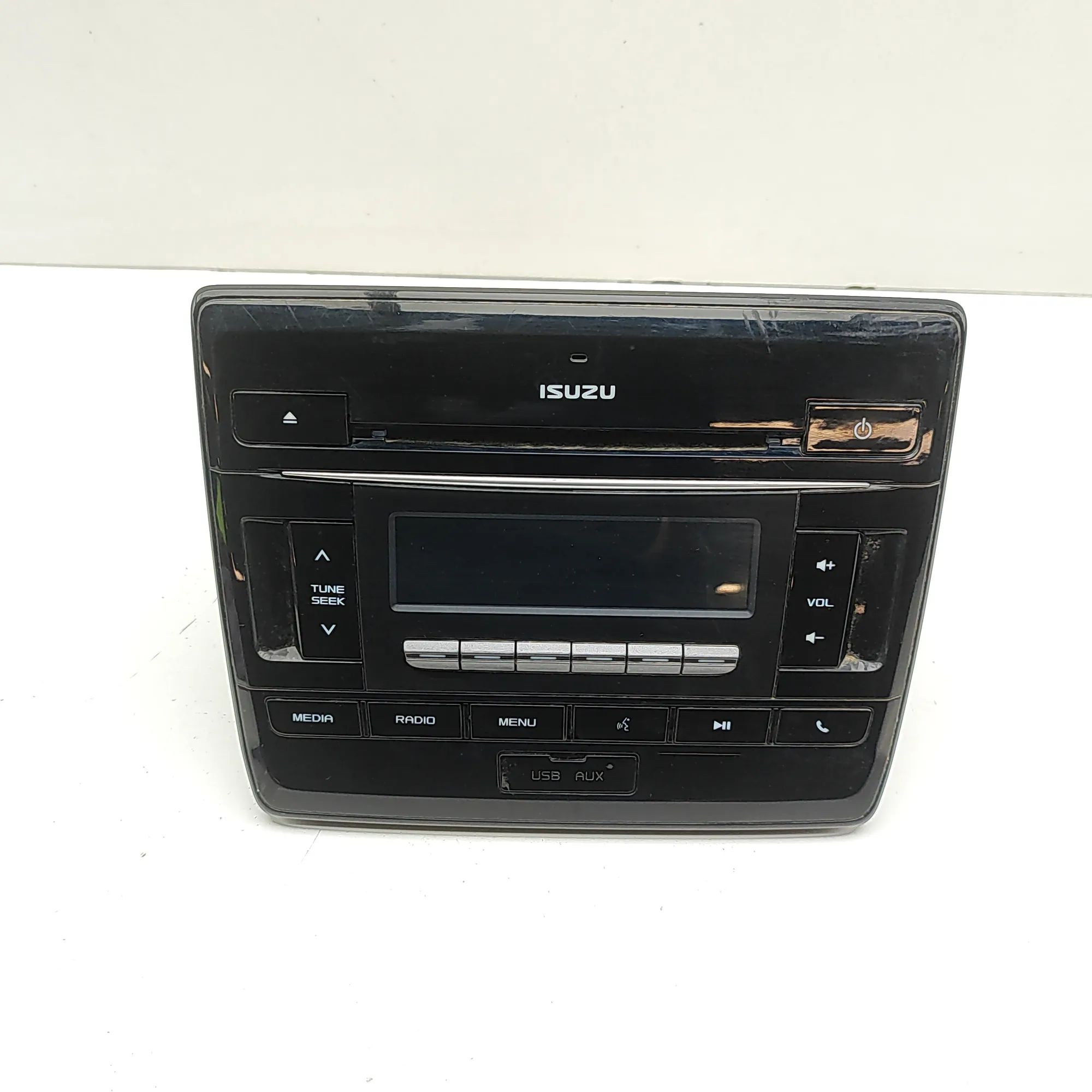 Isuzu  D-Max Radio/CD head unit Radio/CD head unit — ISUZU D-MAX (II TFR, TFS) ...