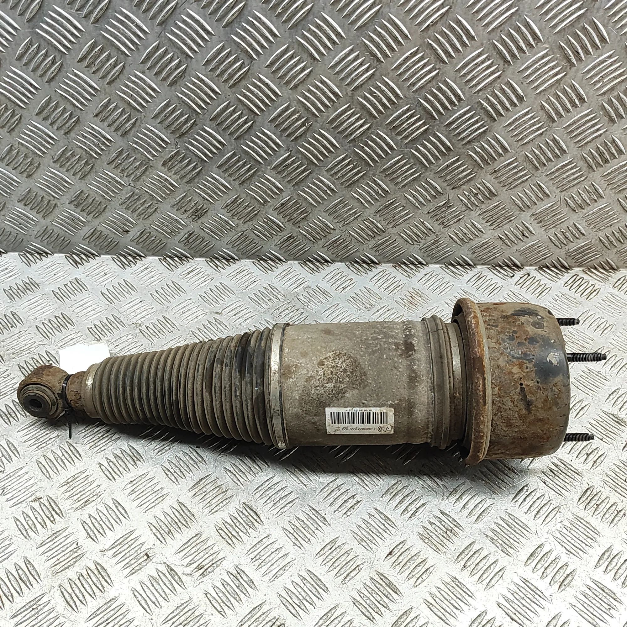 Jaguar XJ Rear Right Air Shock Absorber Rear Right Air Shock Absorber — JAGUAR XJ (X350...