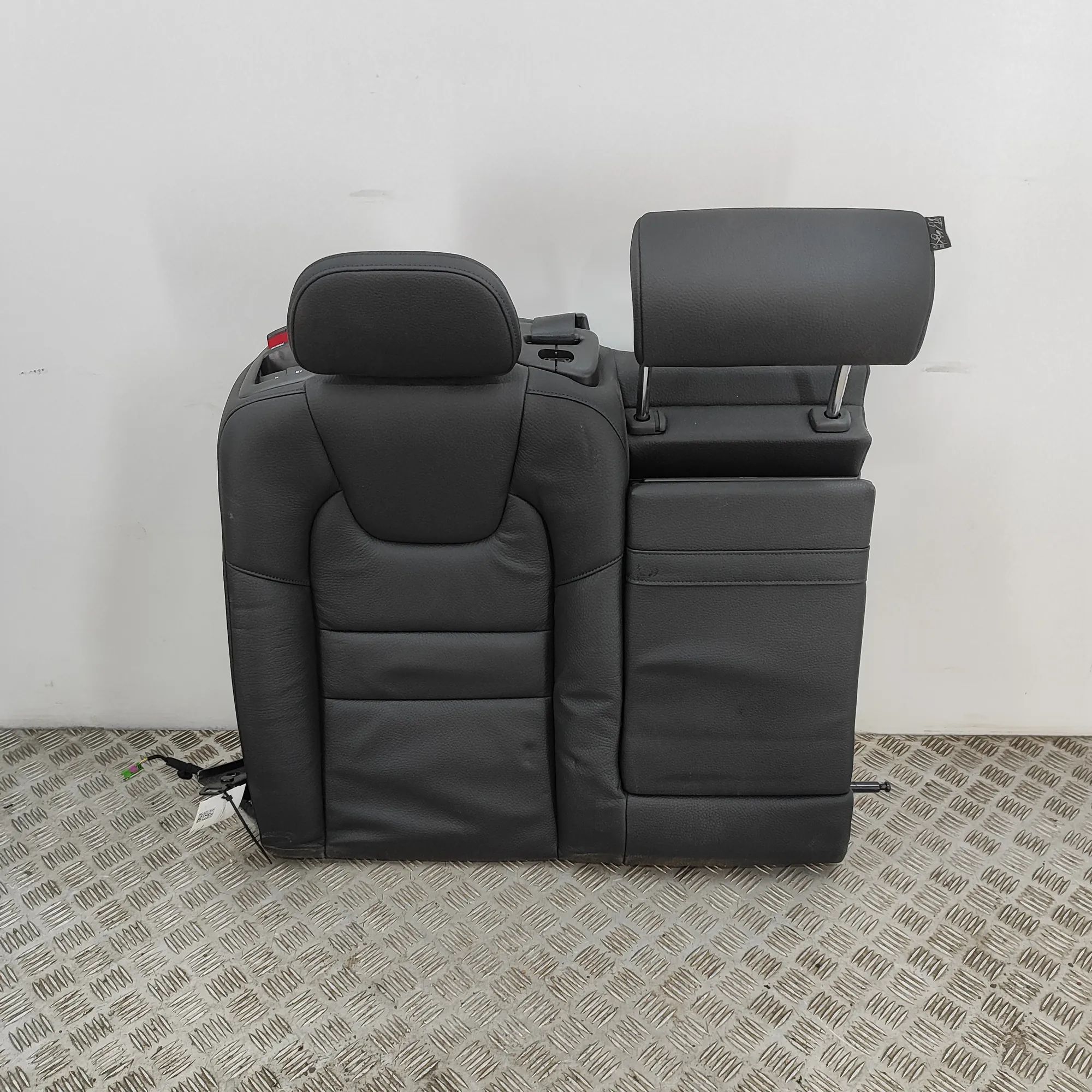 Volvo V60 Rear seat Rear seat — VOLVO V60 (II 225, 227) (2018-...) ...