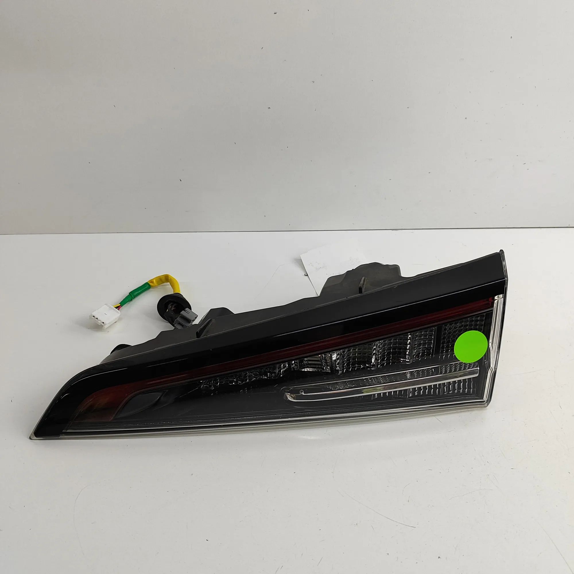 Toyota Corolla Right Side Tailgate Tail Light Right Side Tailgate Tail Light — TOYOTA COROLLA...
