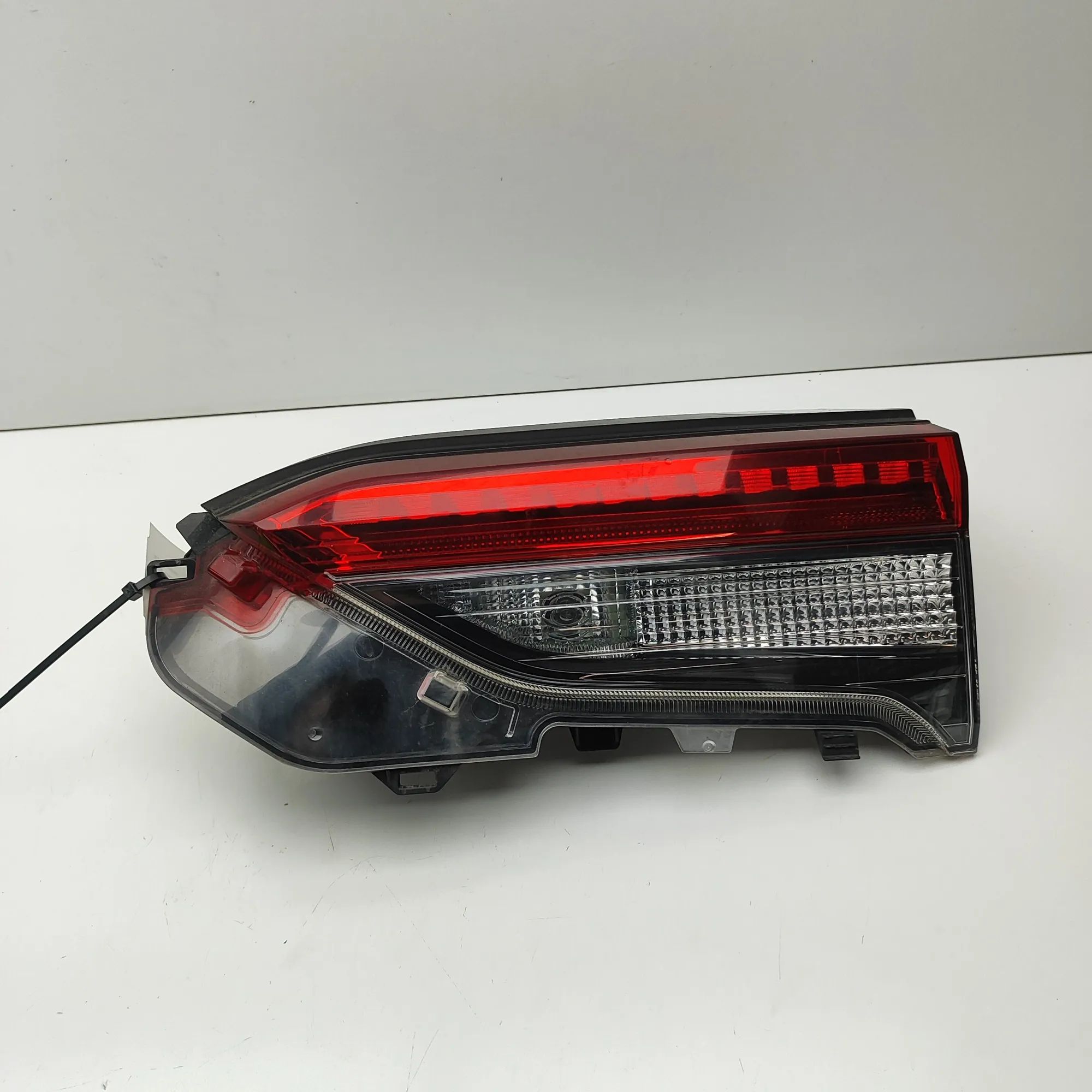 Toyota RAV4 (XA40) Right Side Tailgate Tail Light Right Side Tailgate Tail Light — TOYOTA RAV (4 ...