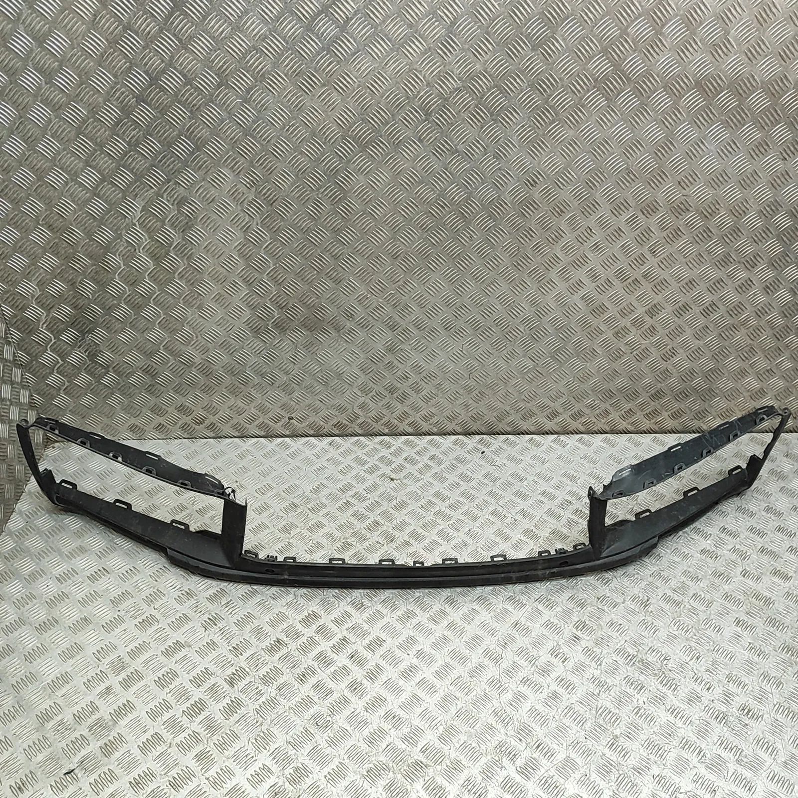 Porsche 911 (992) Front Bumper Center Moulding Front Bumper Center Moulding — PORSCHE 911 (992...