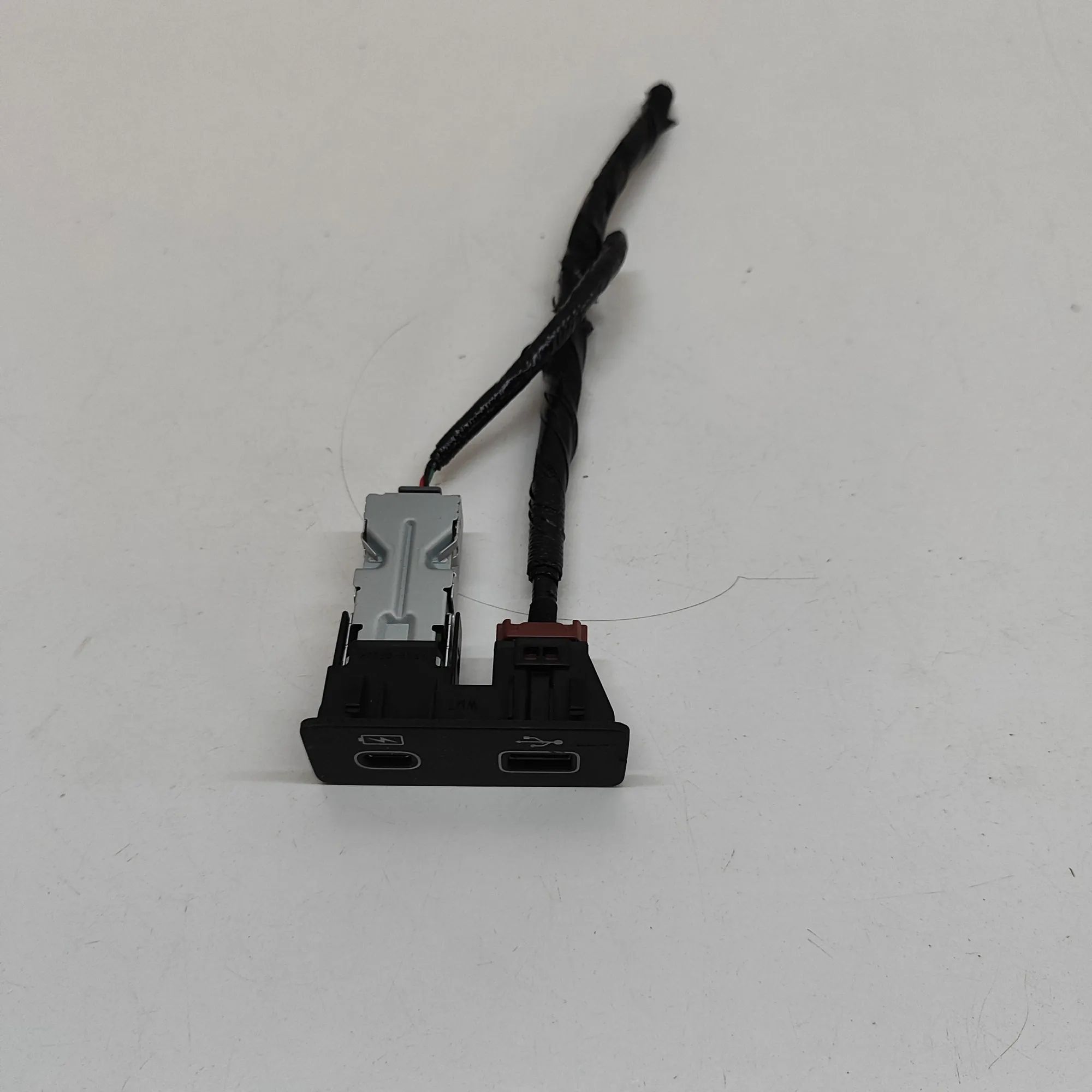 Honda HR-V / e:Ny1 USB