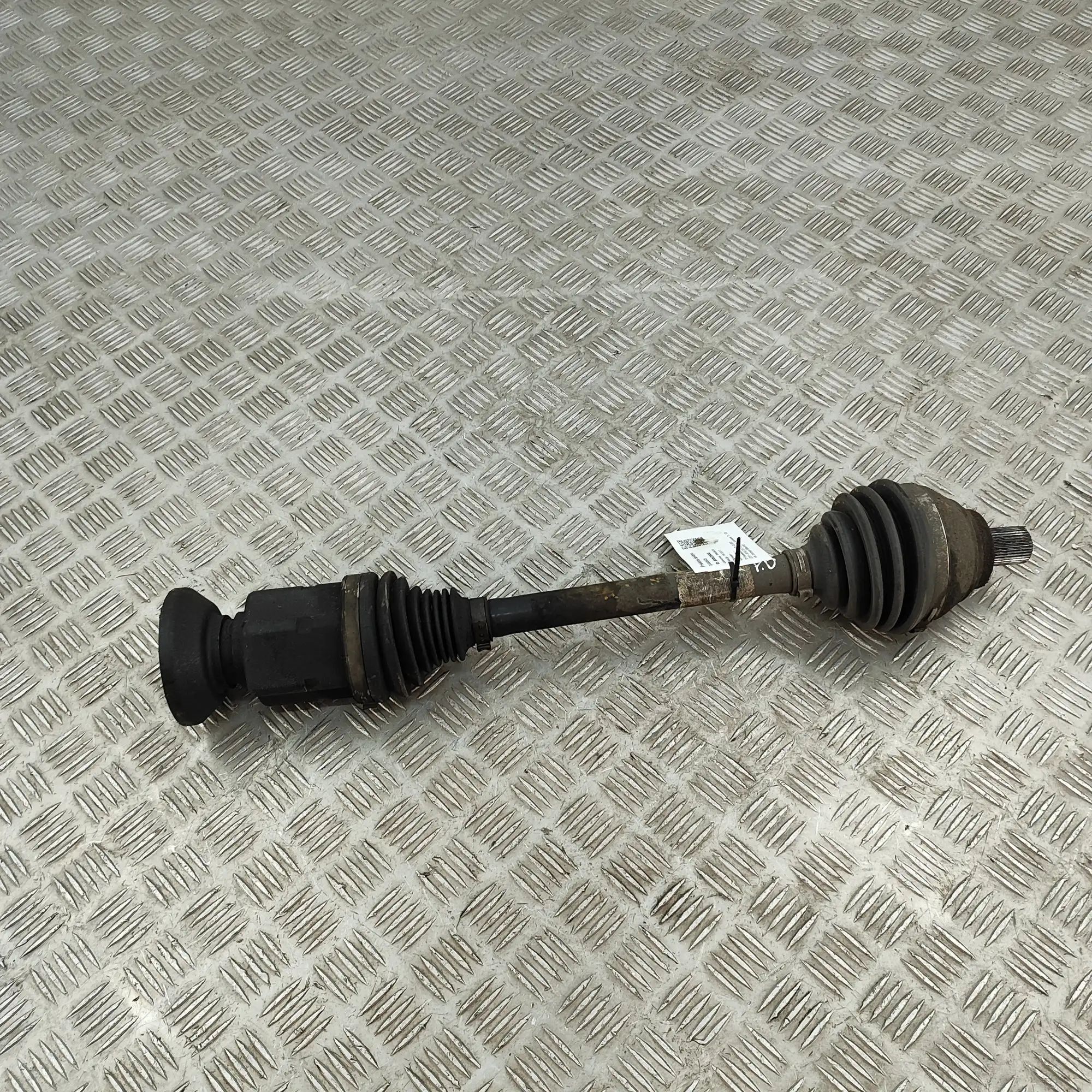 Audi Q3 (8U) Front Right Driveshaft Front Right Driveshaft — AUDI Q3 (8U) (2011-201...