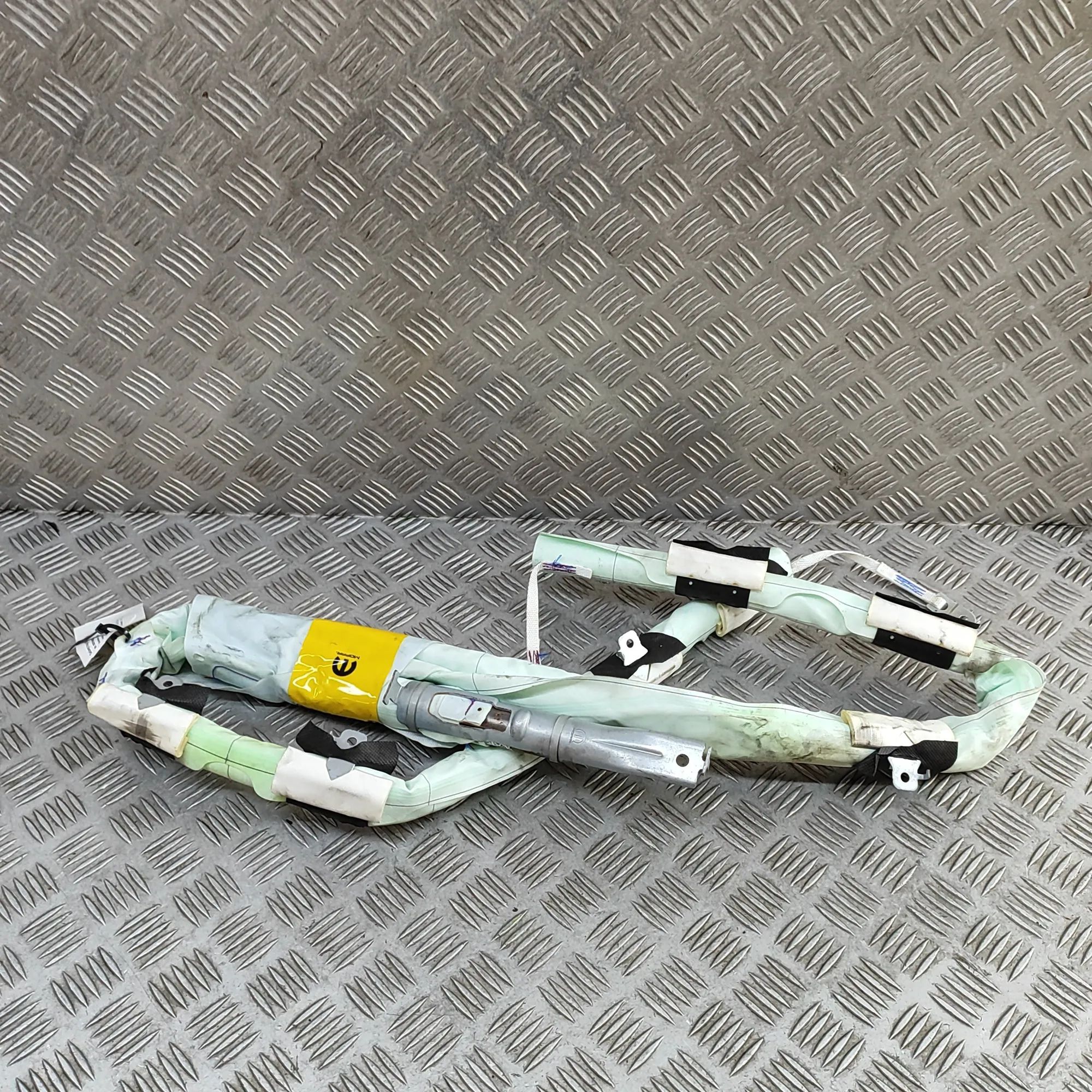 Maserati Levante Right Side Roof Safety Curtain SRS Right Side Roof Safety Curtain SRS — MASERATI L...