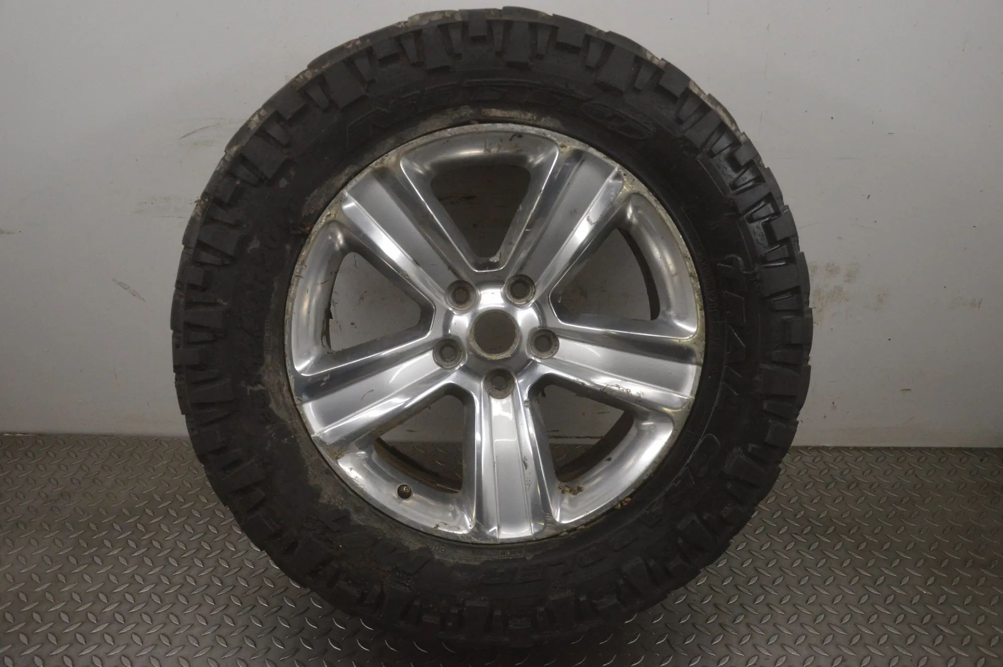 Dodge Ram Alloy Wheel Alloy wheel — DODGE RAM (1500 Pick-up DJ, DS) (...
